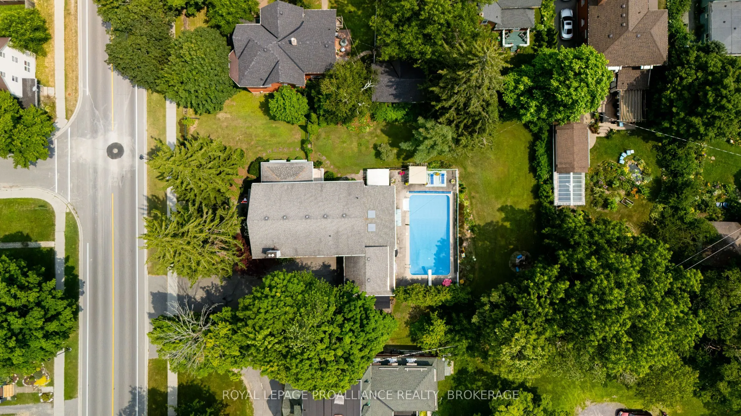223 King Street W