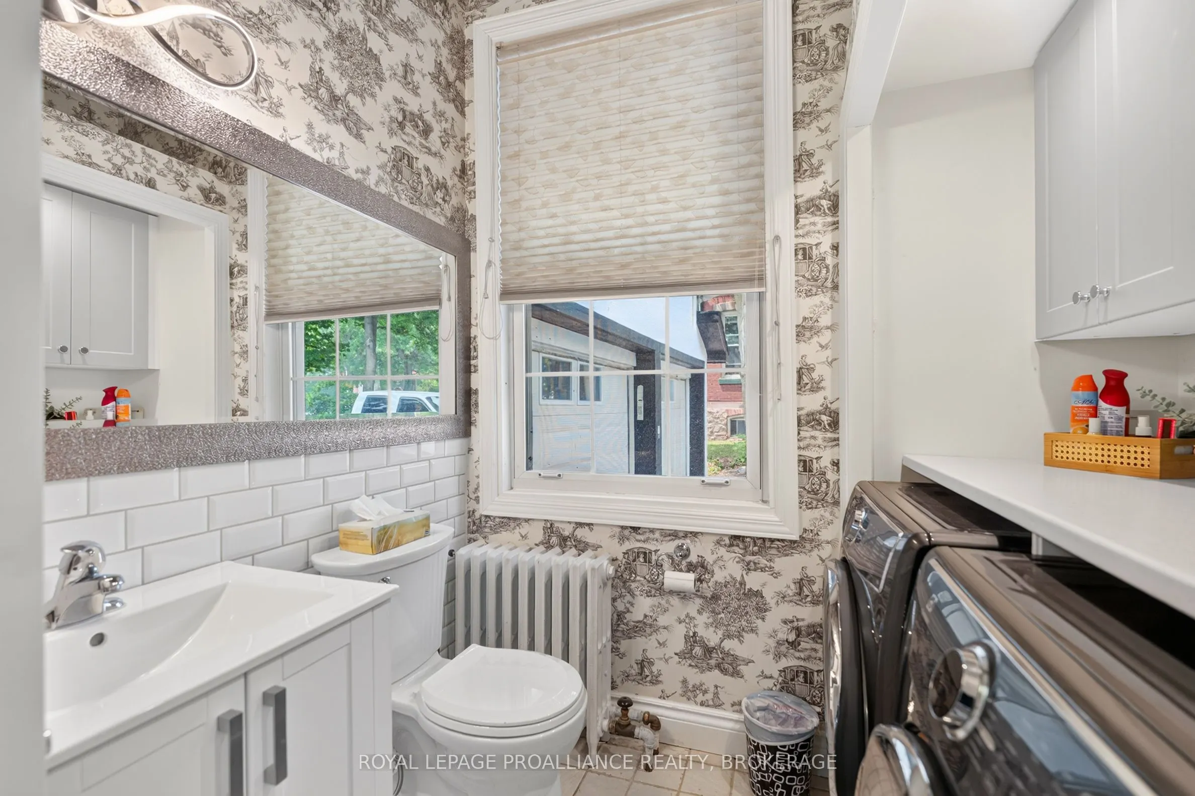 223 King Street W