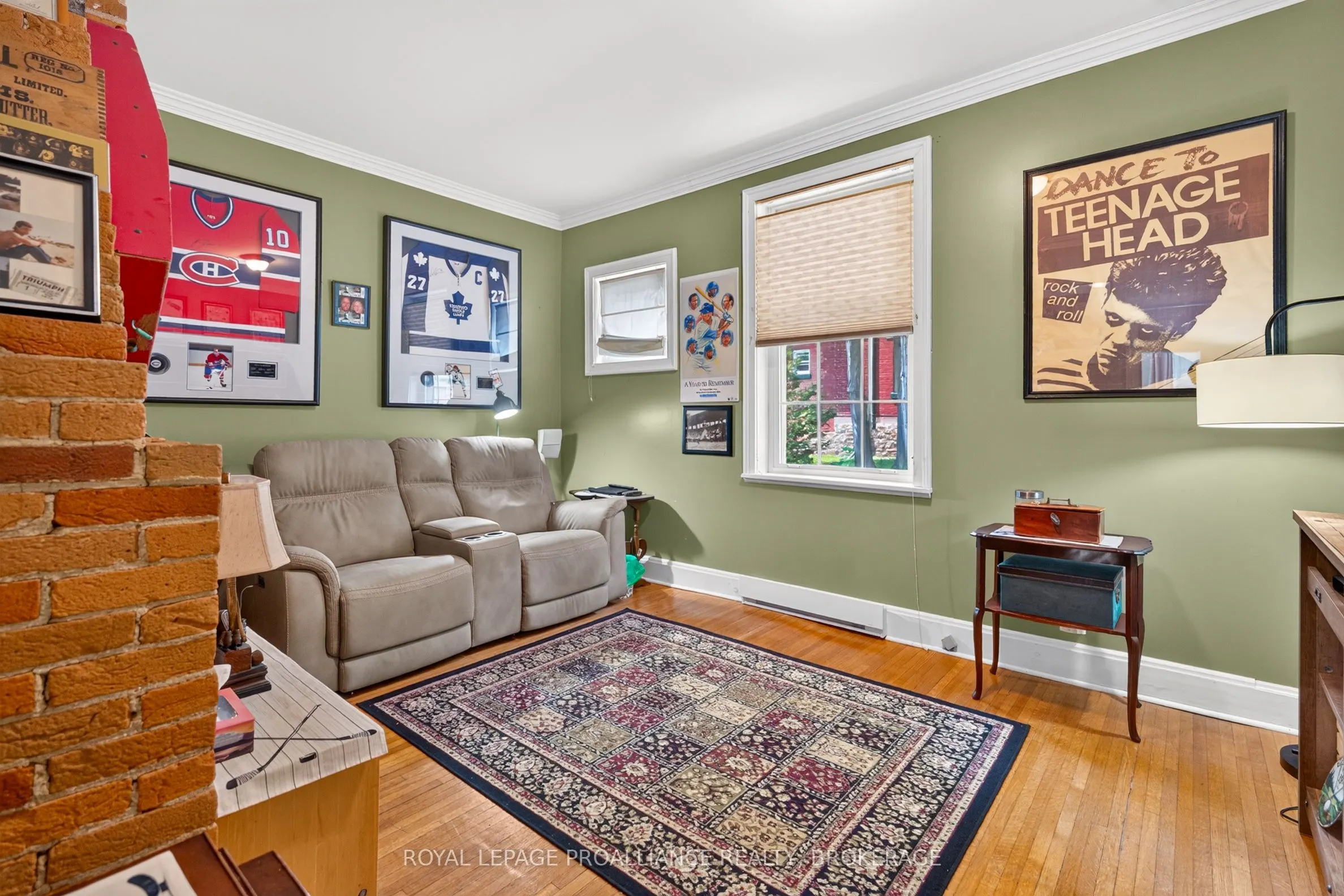 223 King Street W