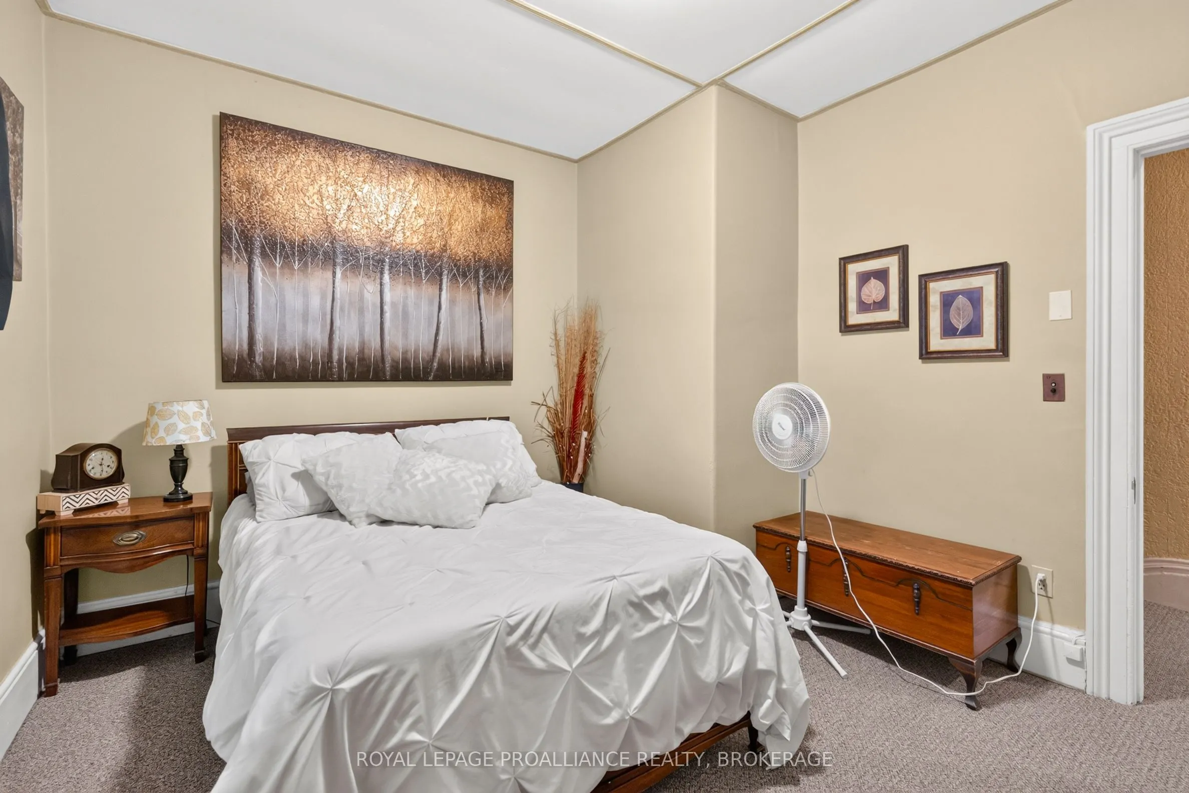 223 King Street W
