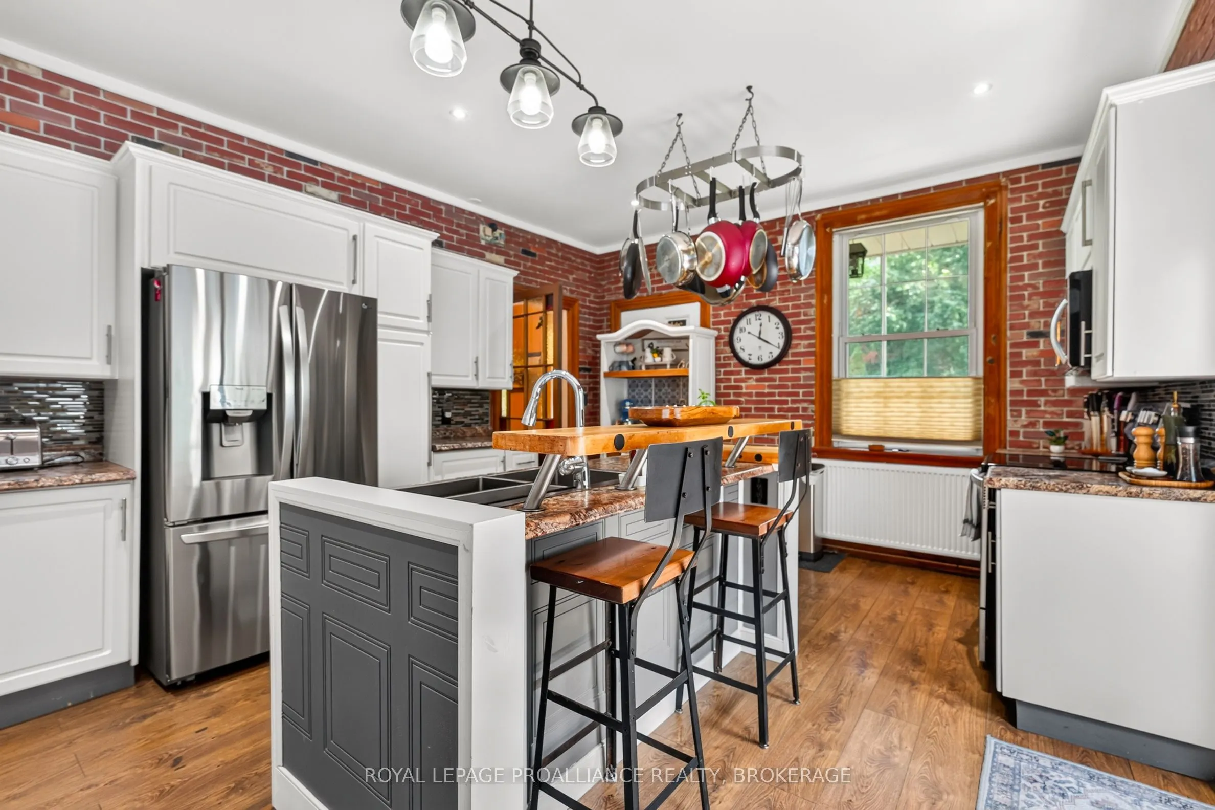 223 King Street W