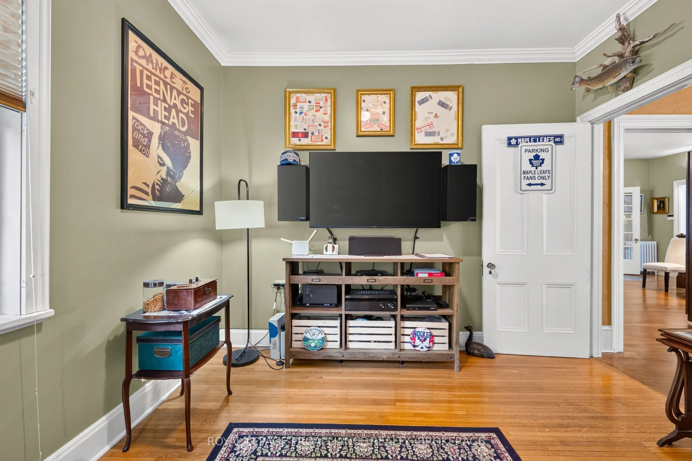 223 King Street W