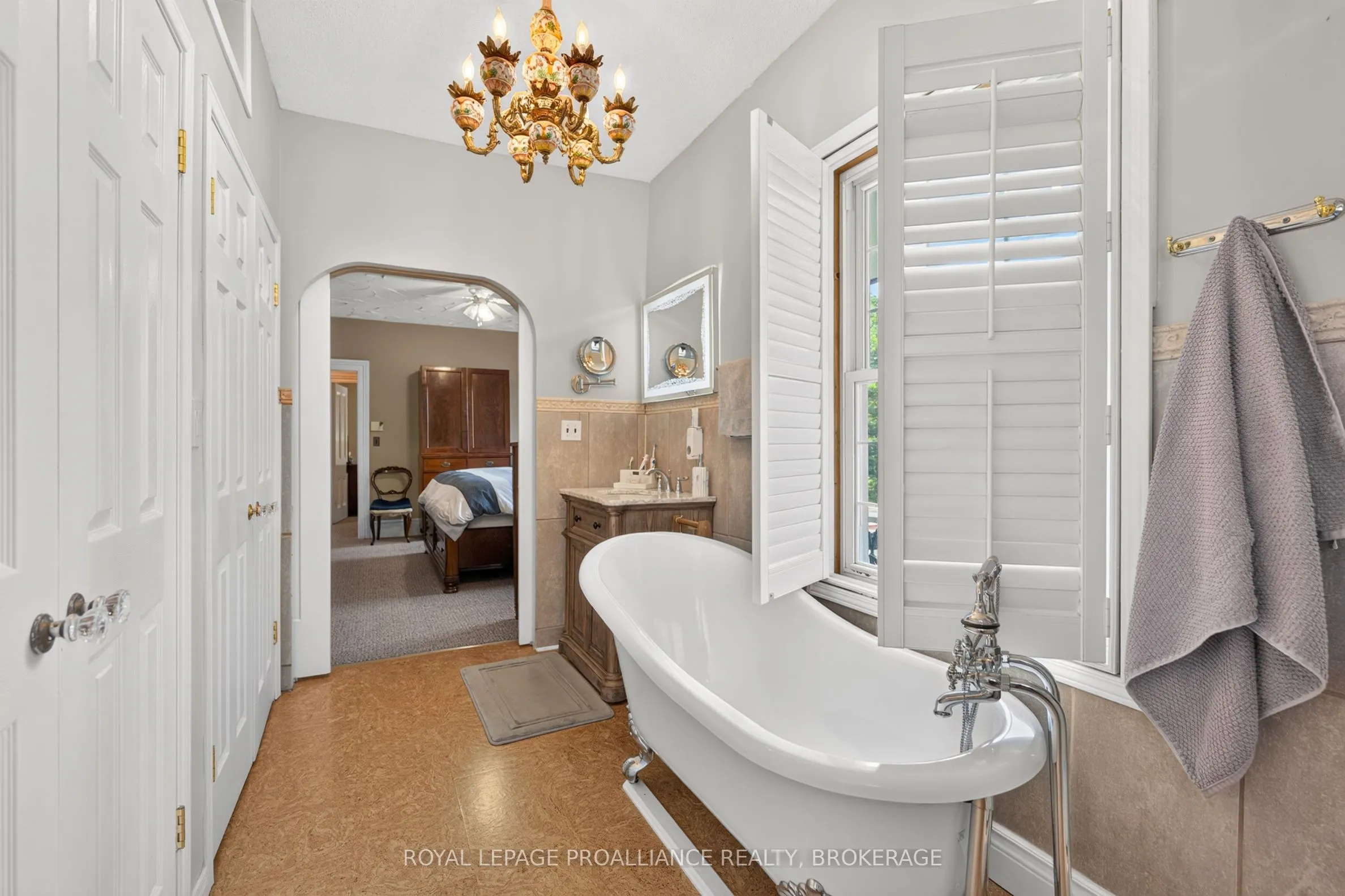 223 King Street W