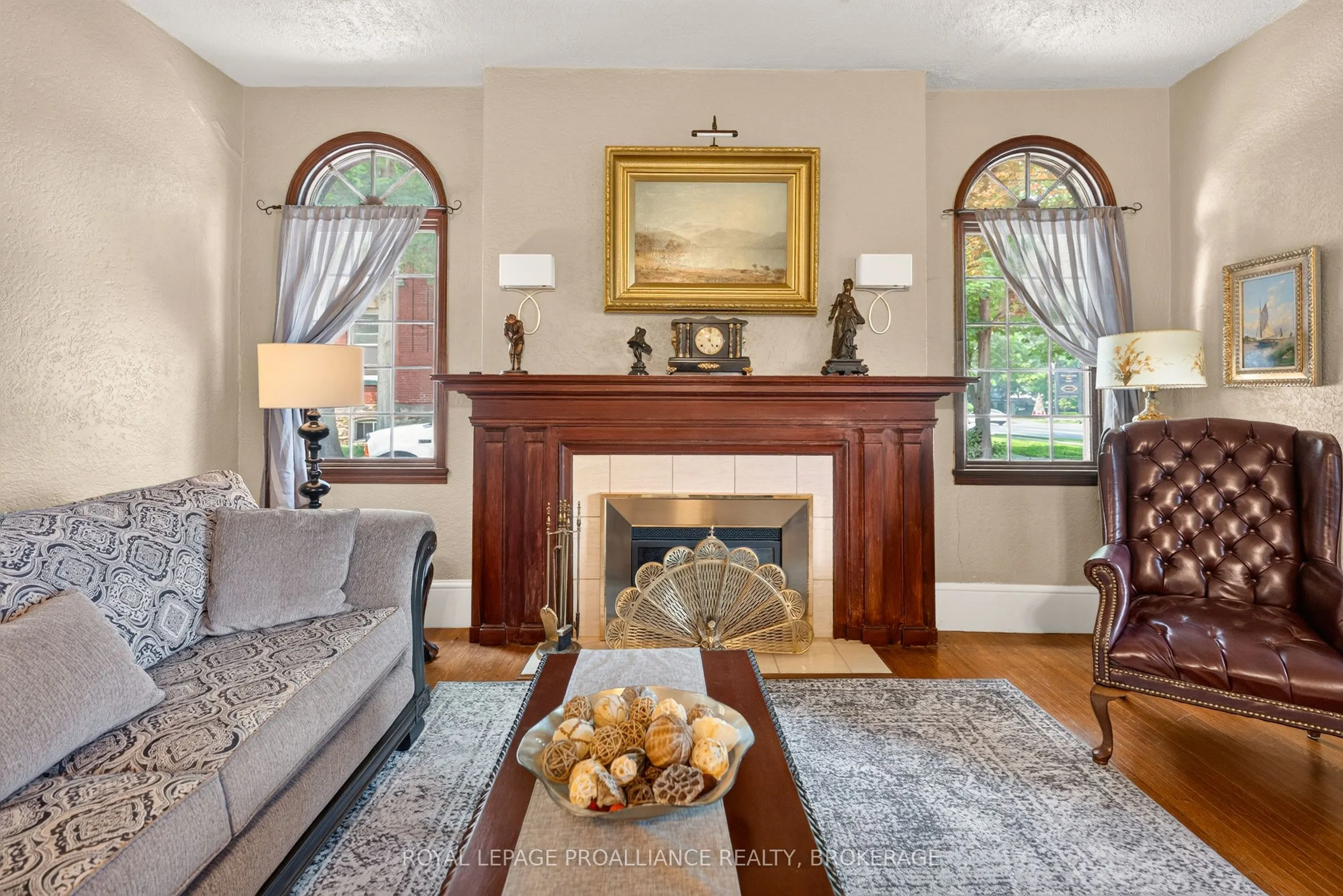 223 King Street W