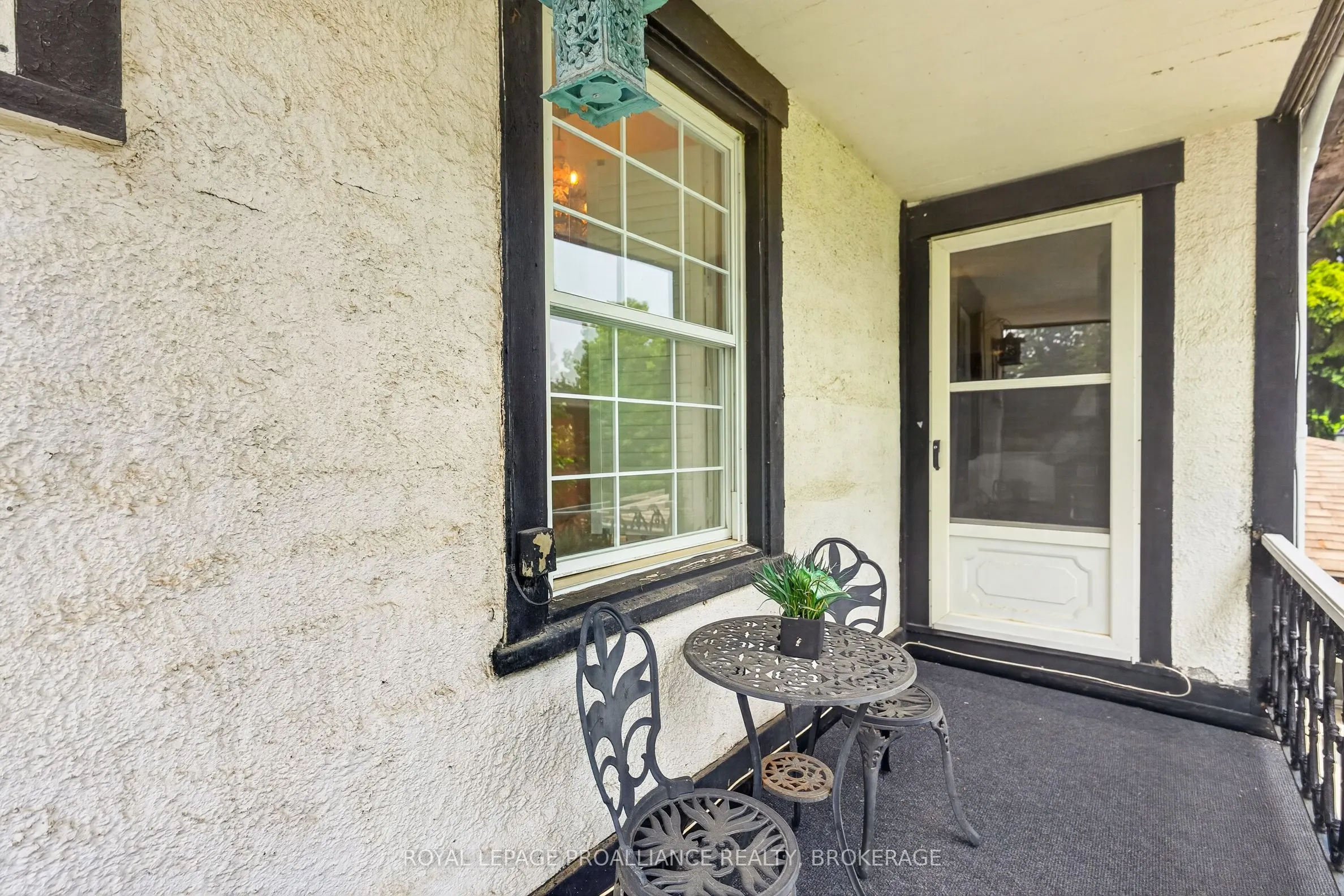 223 King Street W