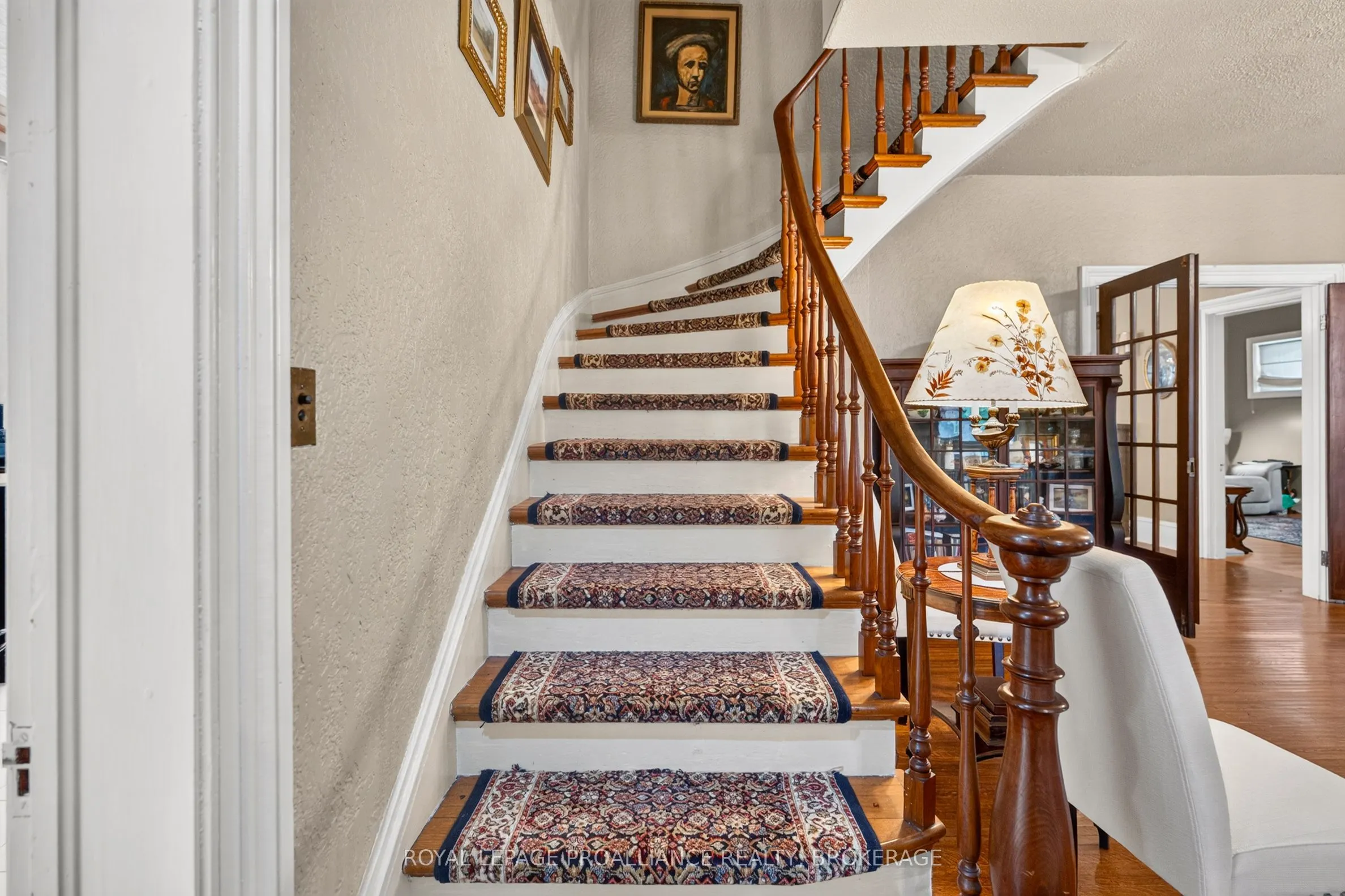 223 King Street W