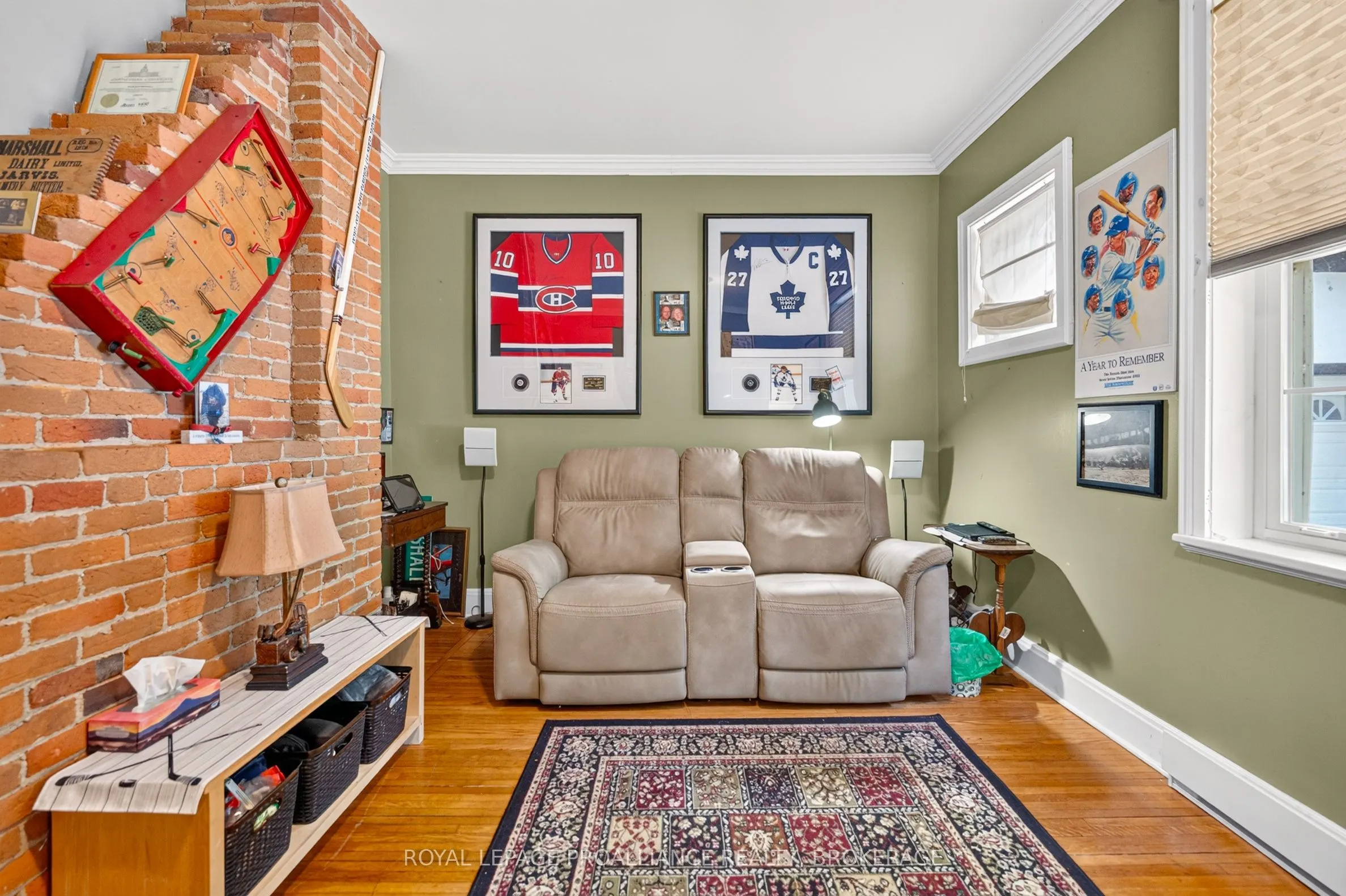223 King Street W