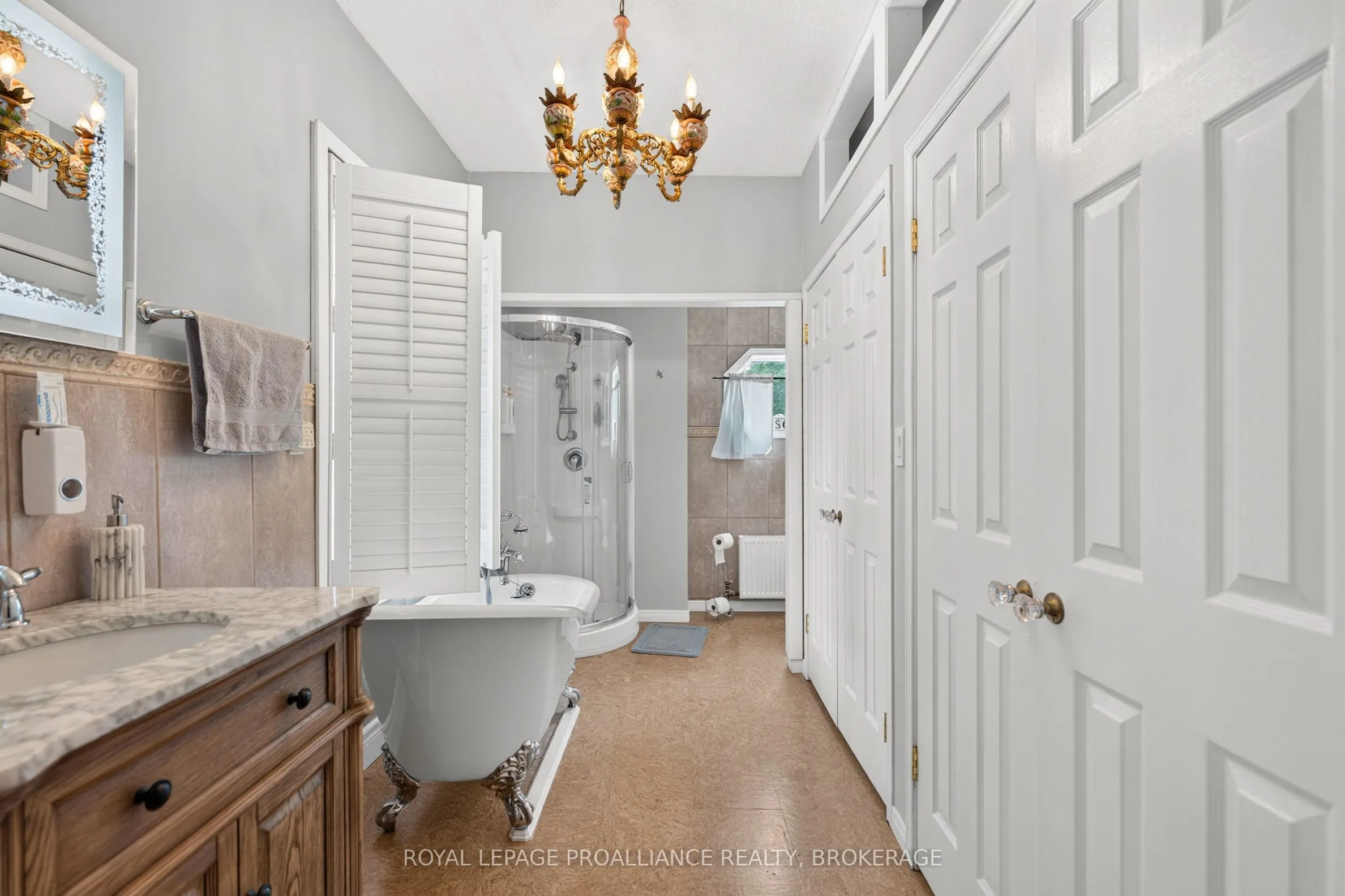 223 King Street W