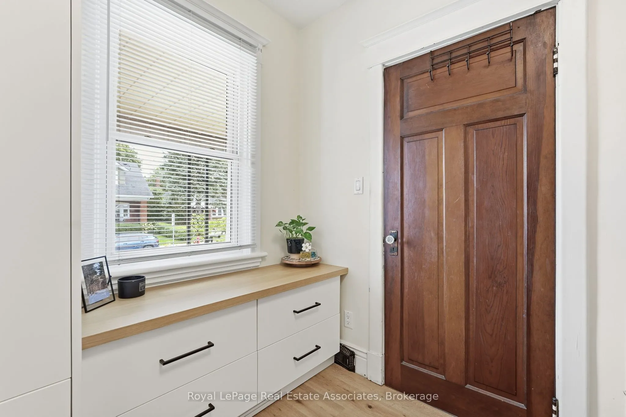 96 Huxley Avenue S