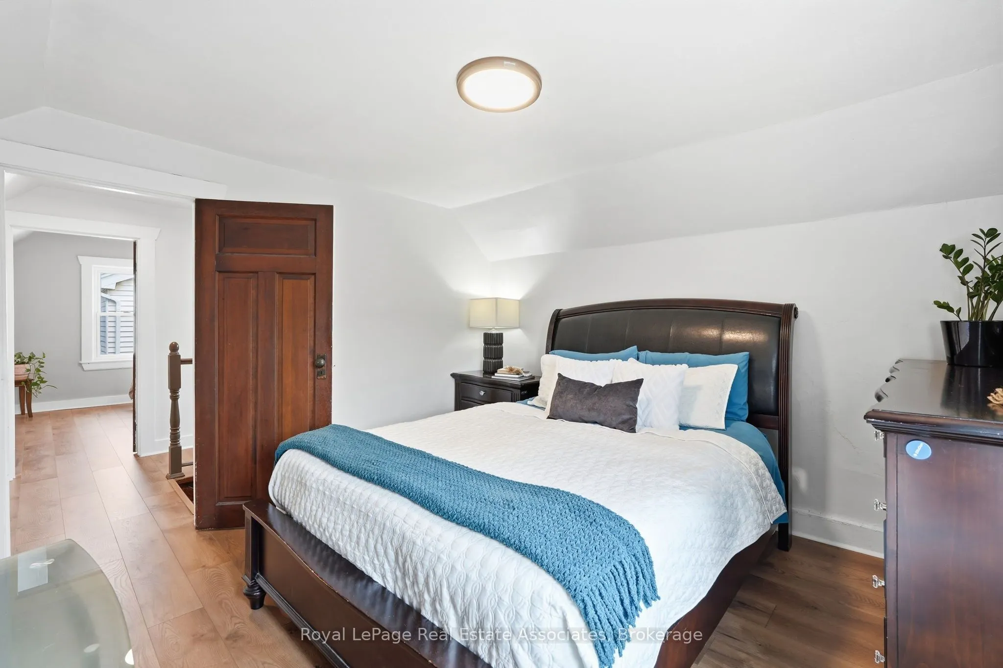 96 Huxley Avenue S