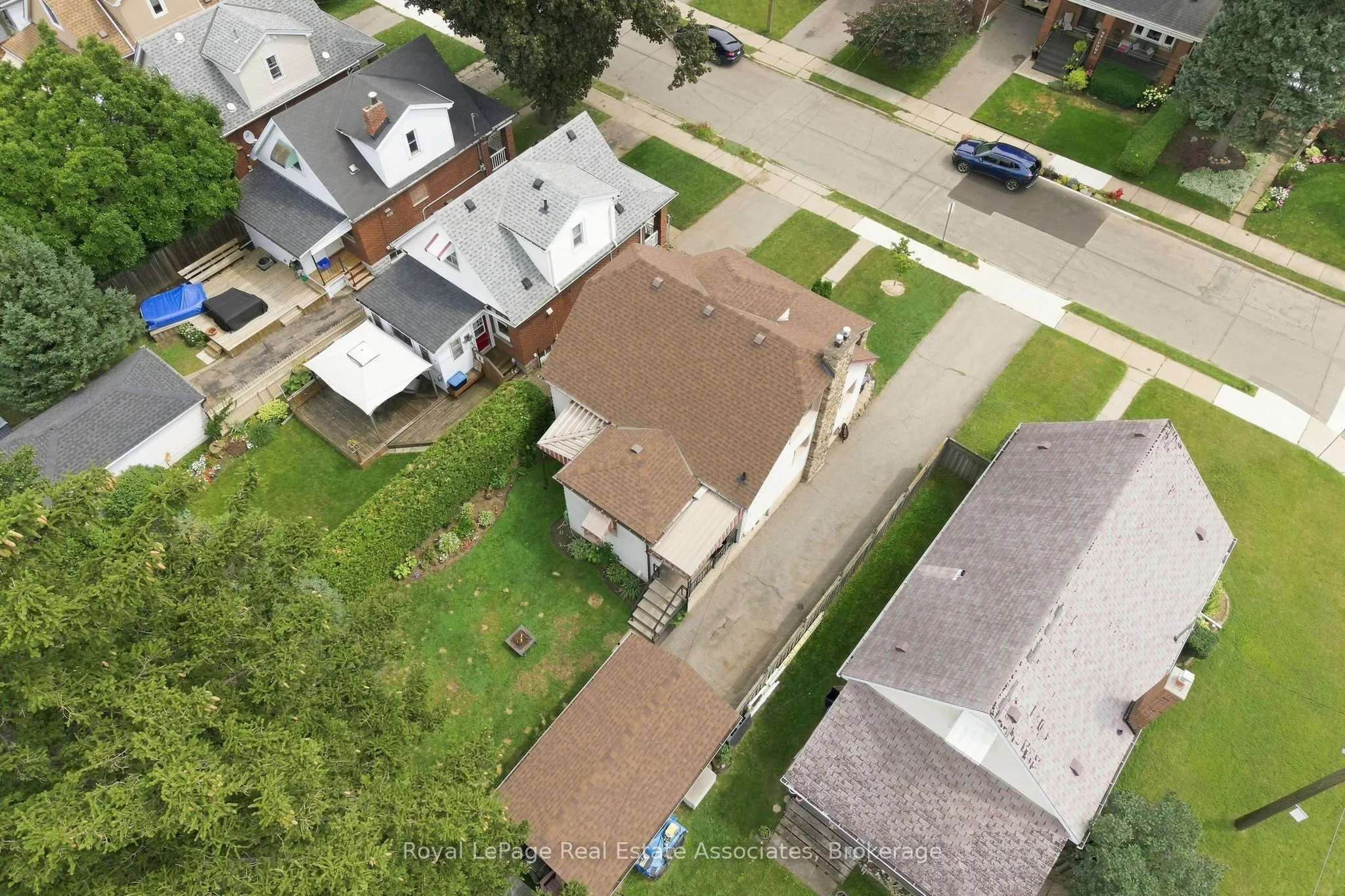 96 Huxley Avenue S