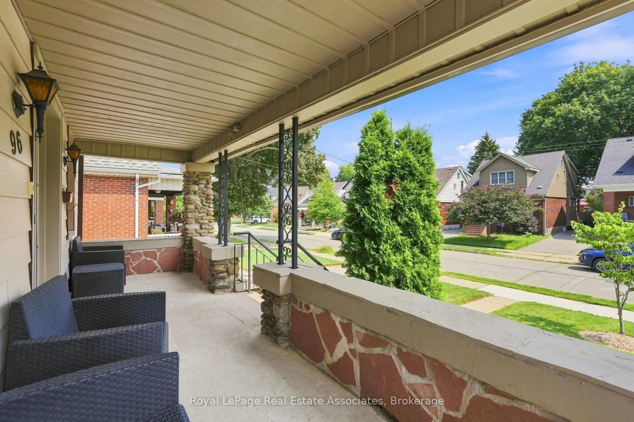 96 Huxley Avenue S