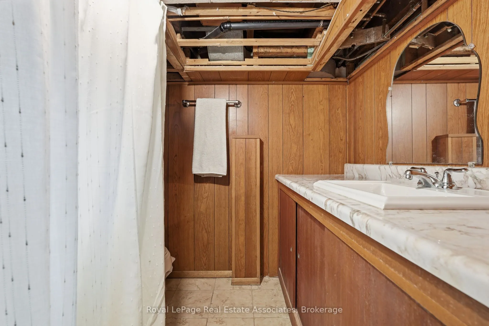 96 Huxley Avenue S