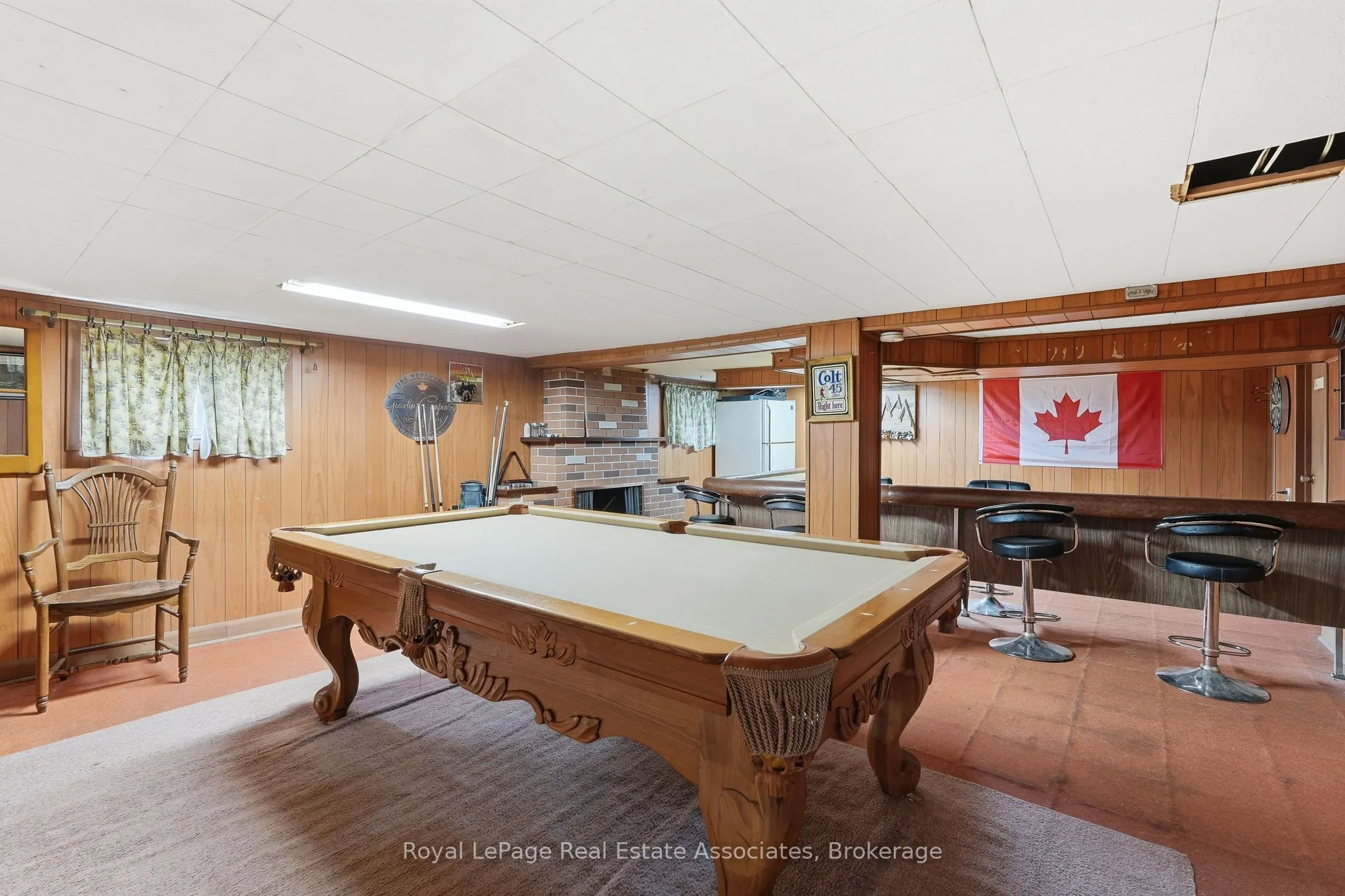 96 Huxley Avenue S