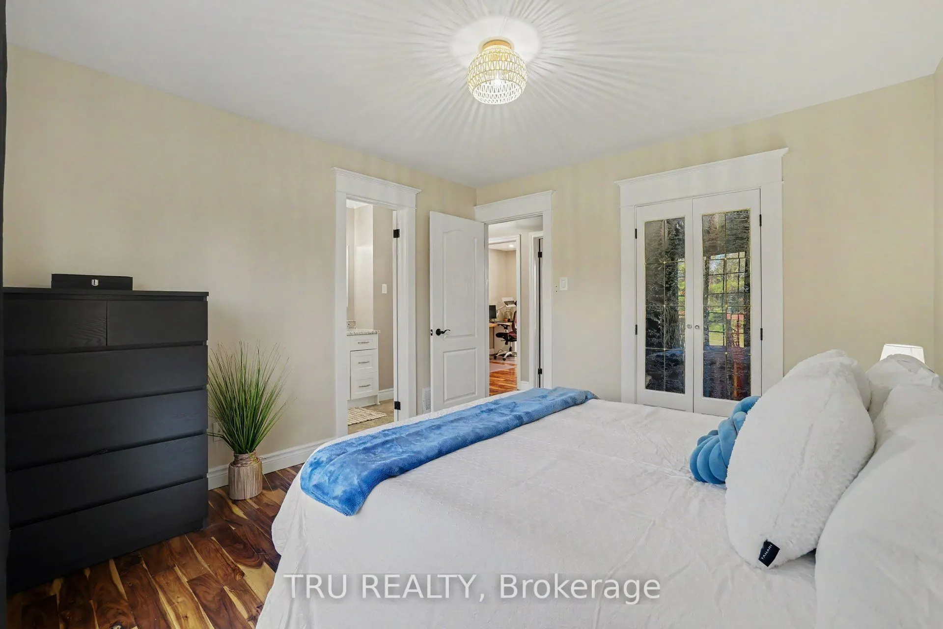 6 Oxford Heights Drive