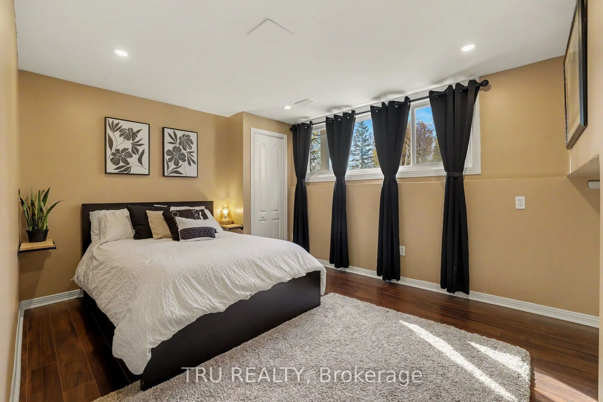 6 Oxford Heights Drive