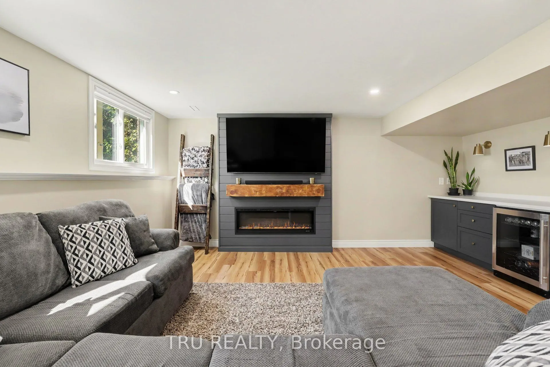 6 Oxford Heights Drive