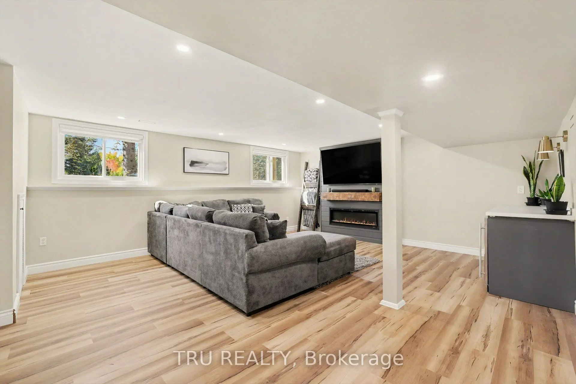6 Oxford Heights Drive