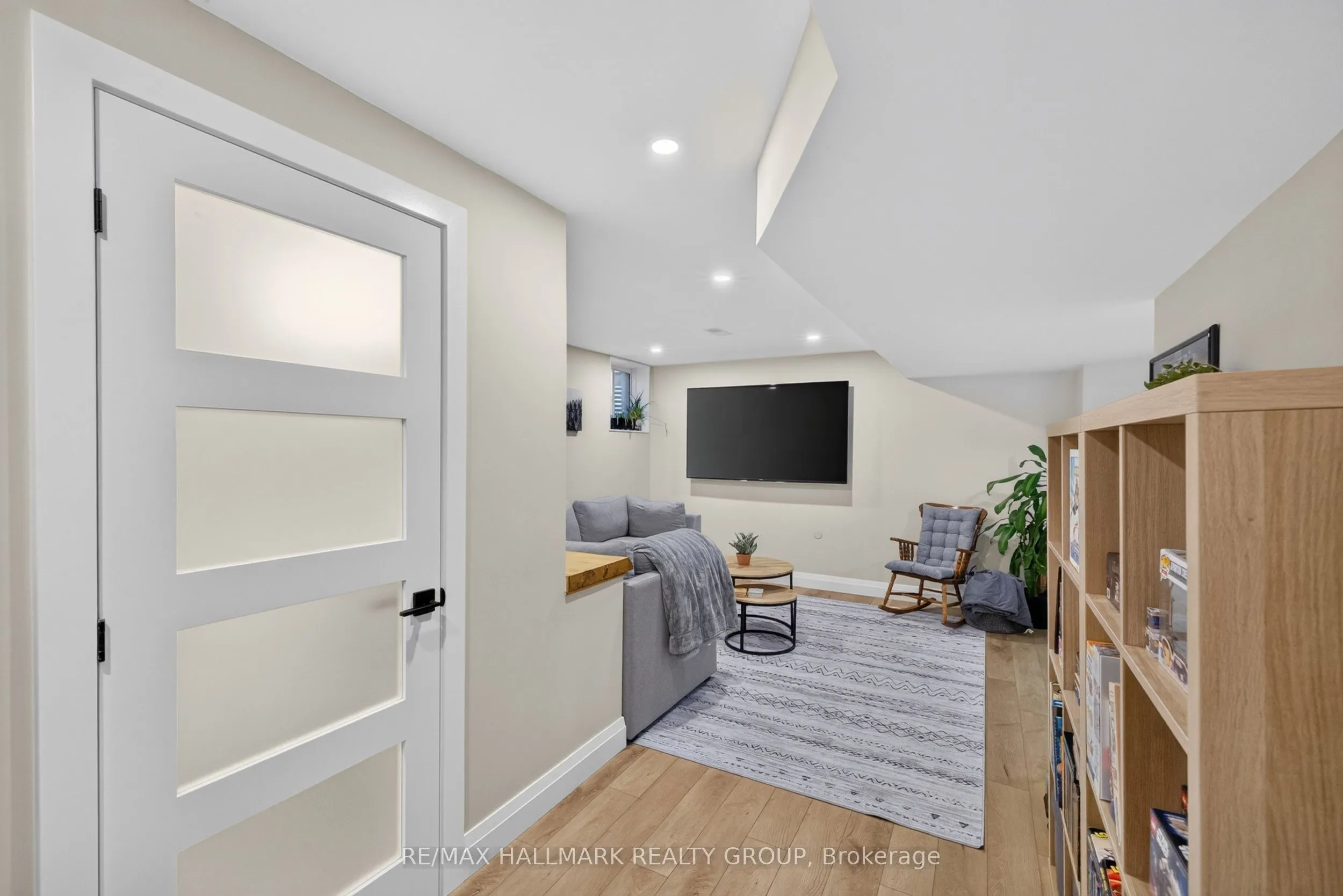 792 Mayfly Crescent