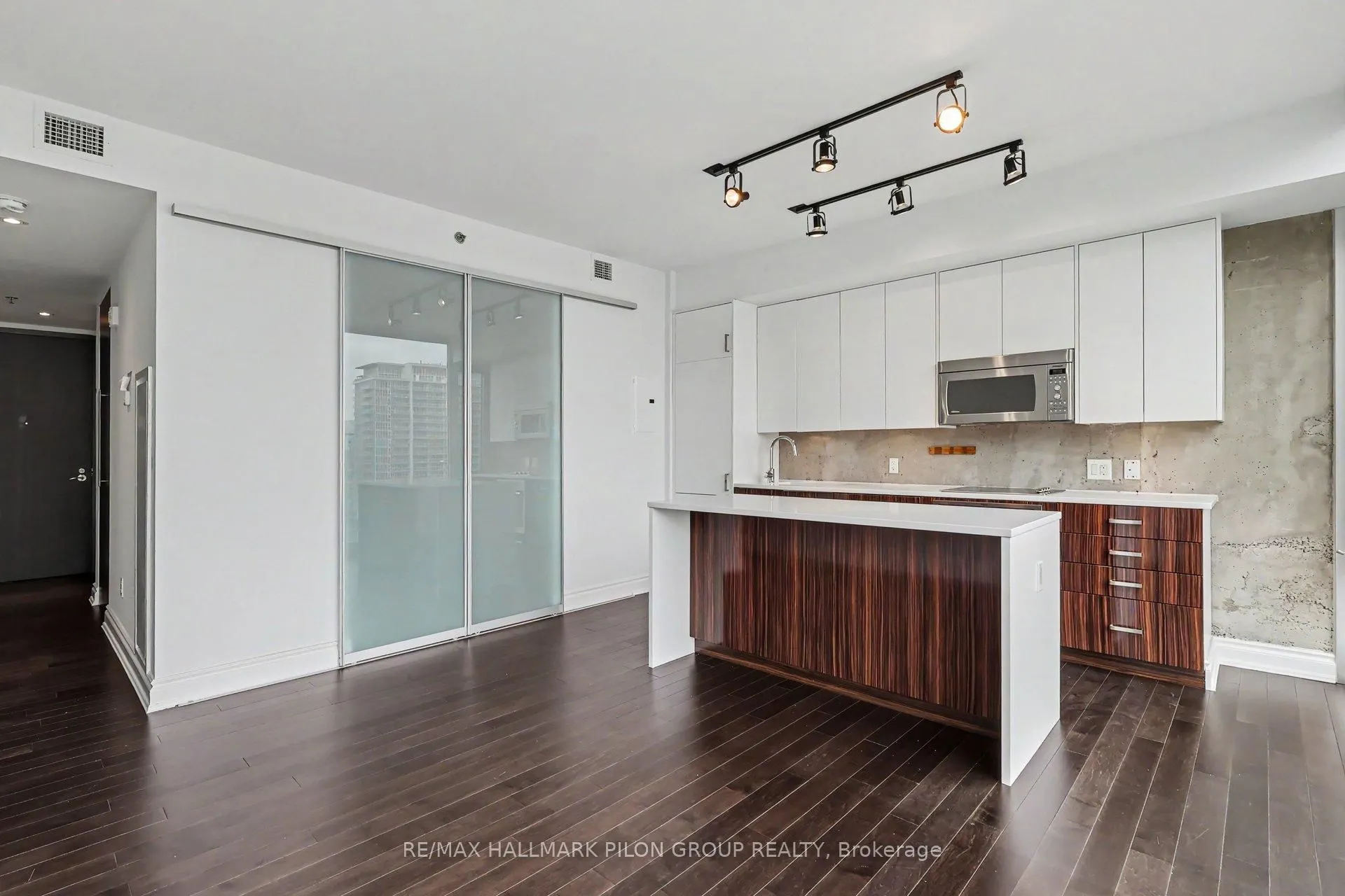 300 Lisgar Street #1512
