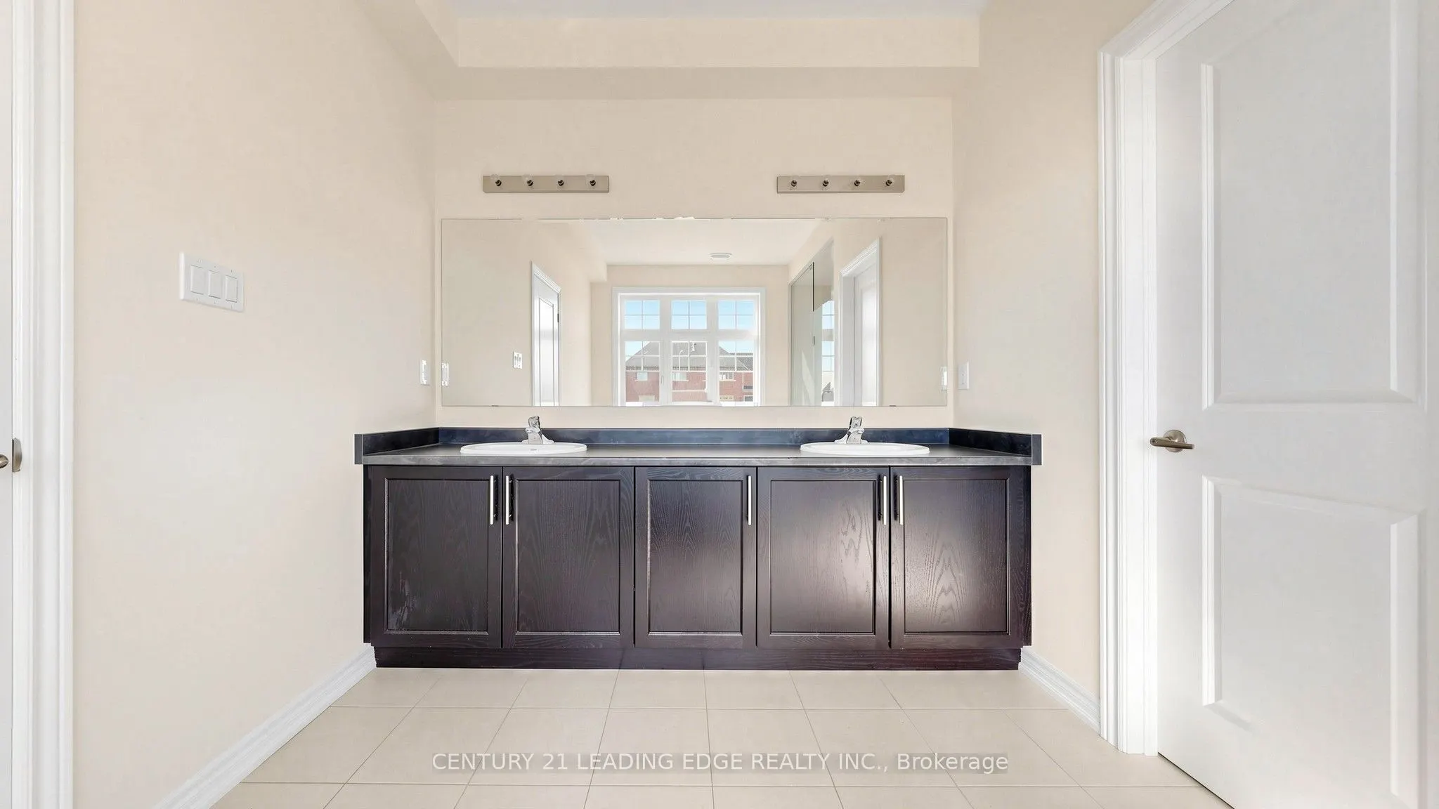 8 Skyvue Crescent