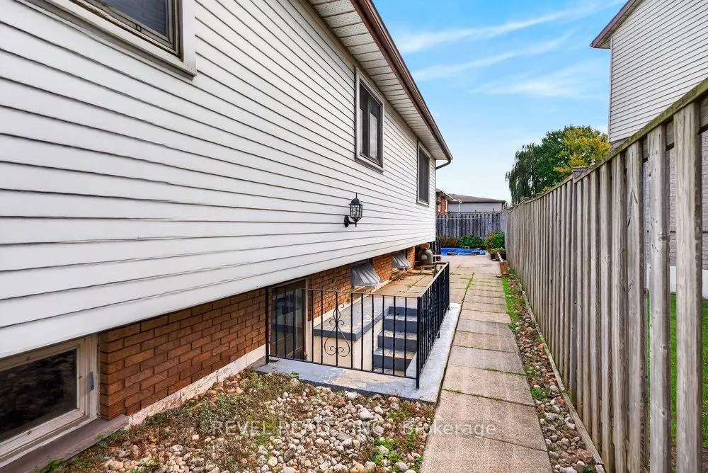 2 LORING Crescent