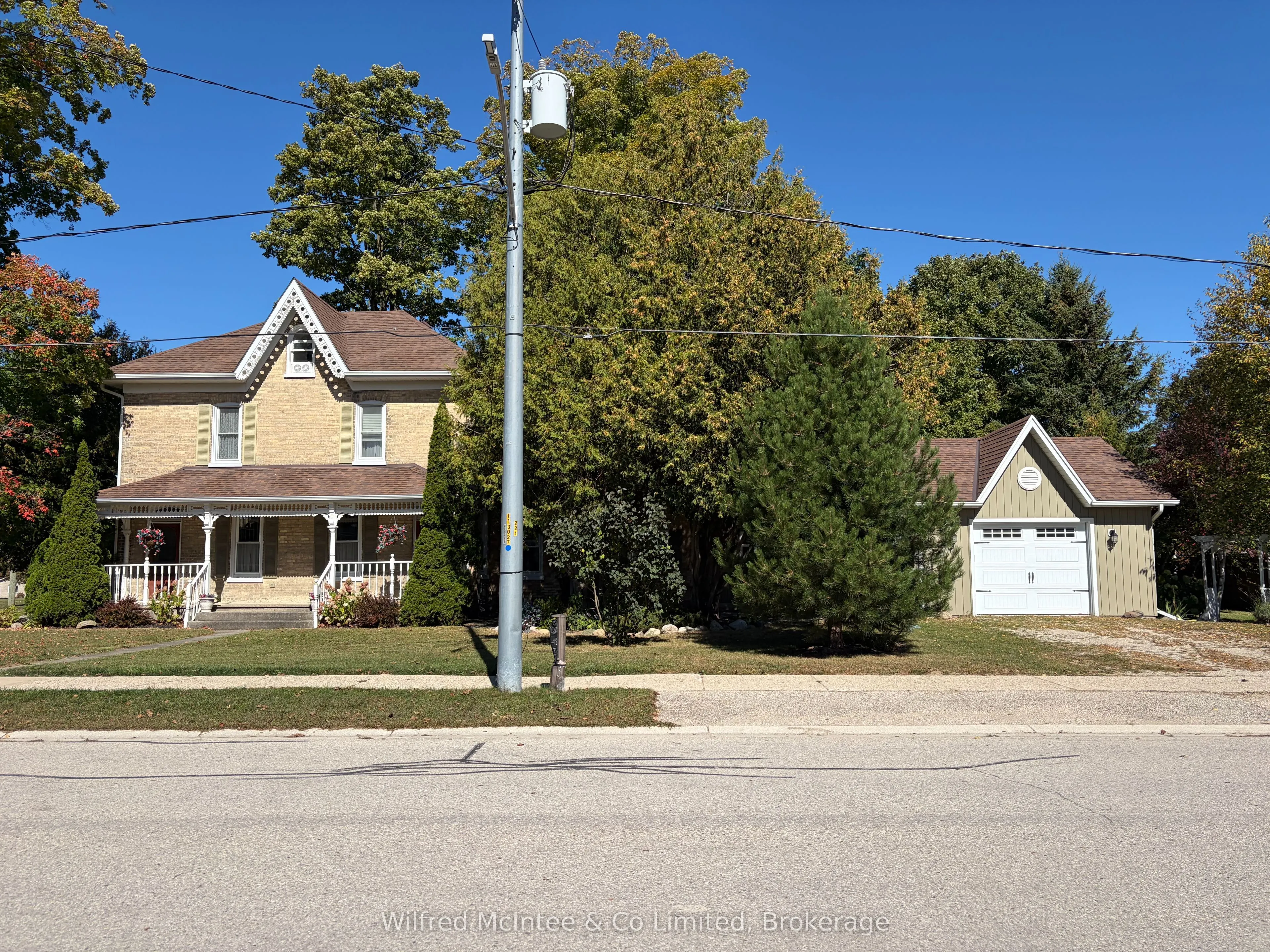 16 Union Street W