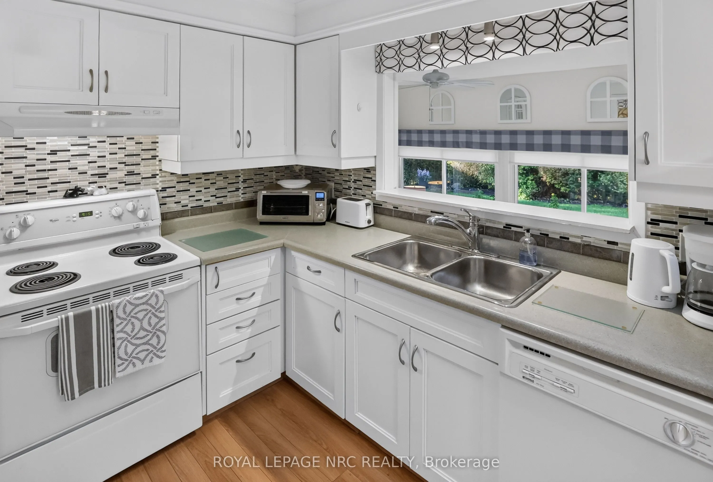 77 Leaside Drive