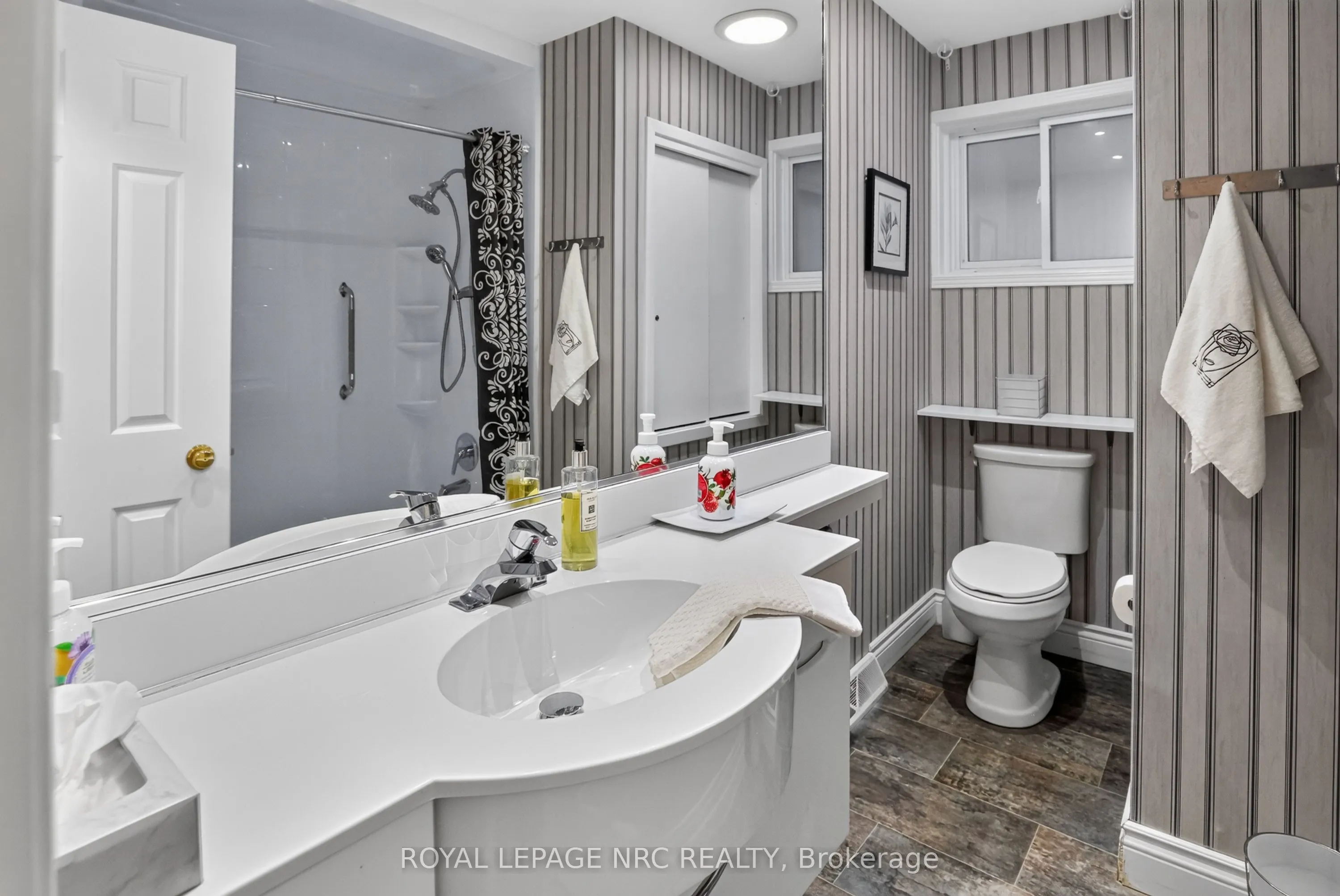 77 Leaside Drive