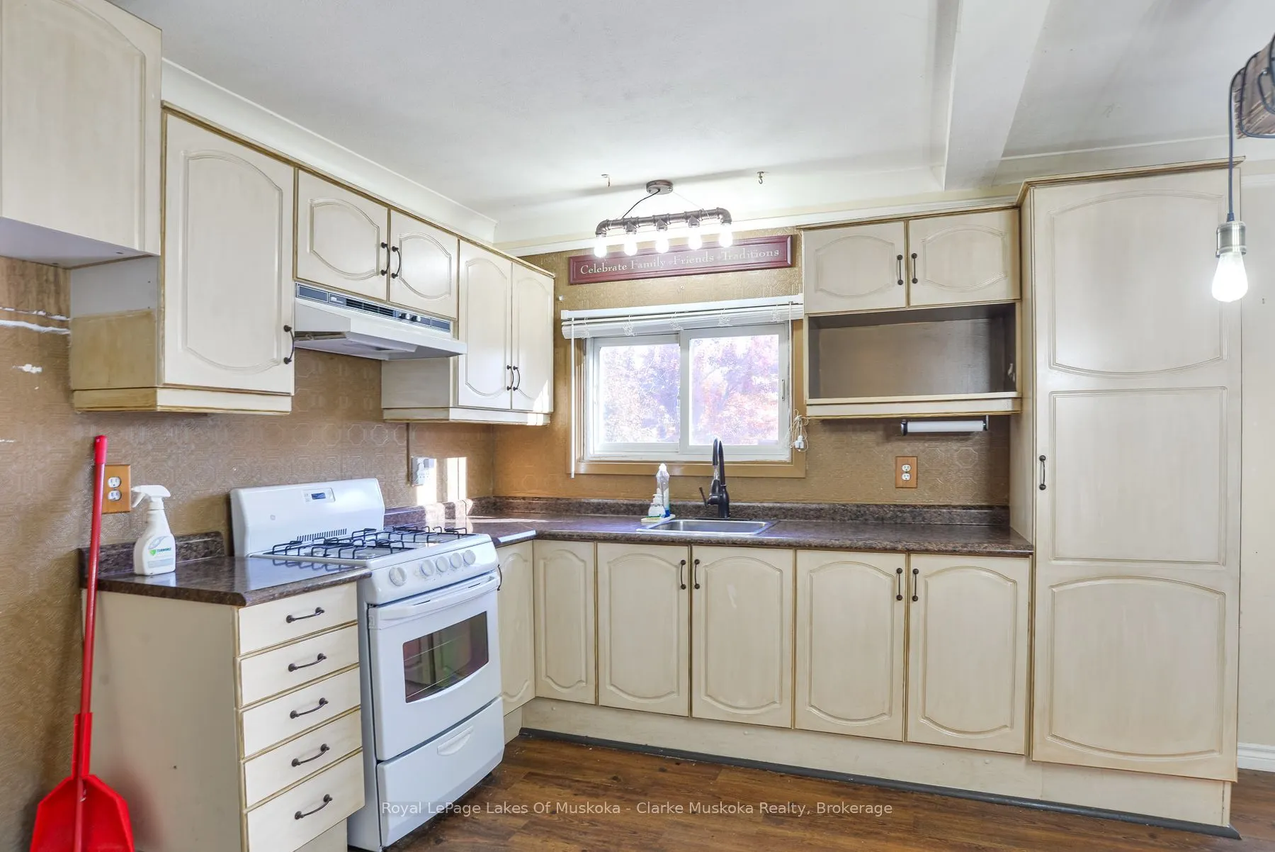 102 Fulsom Crescent