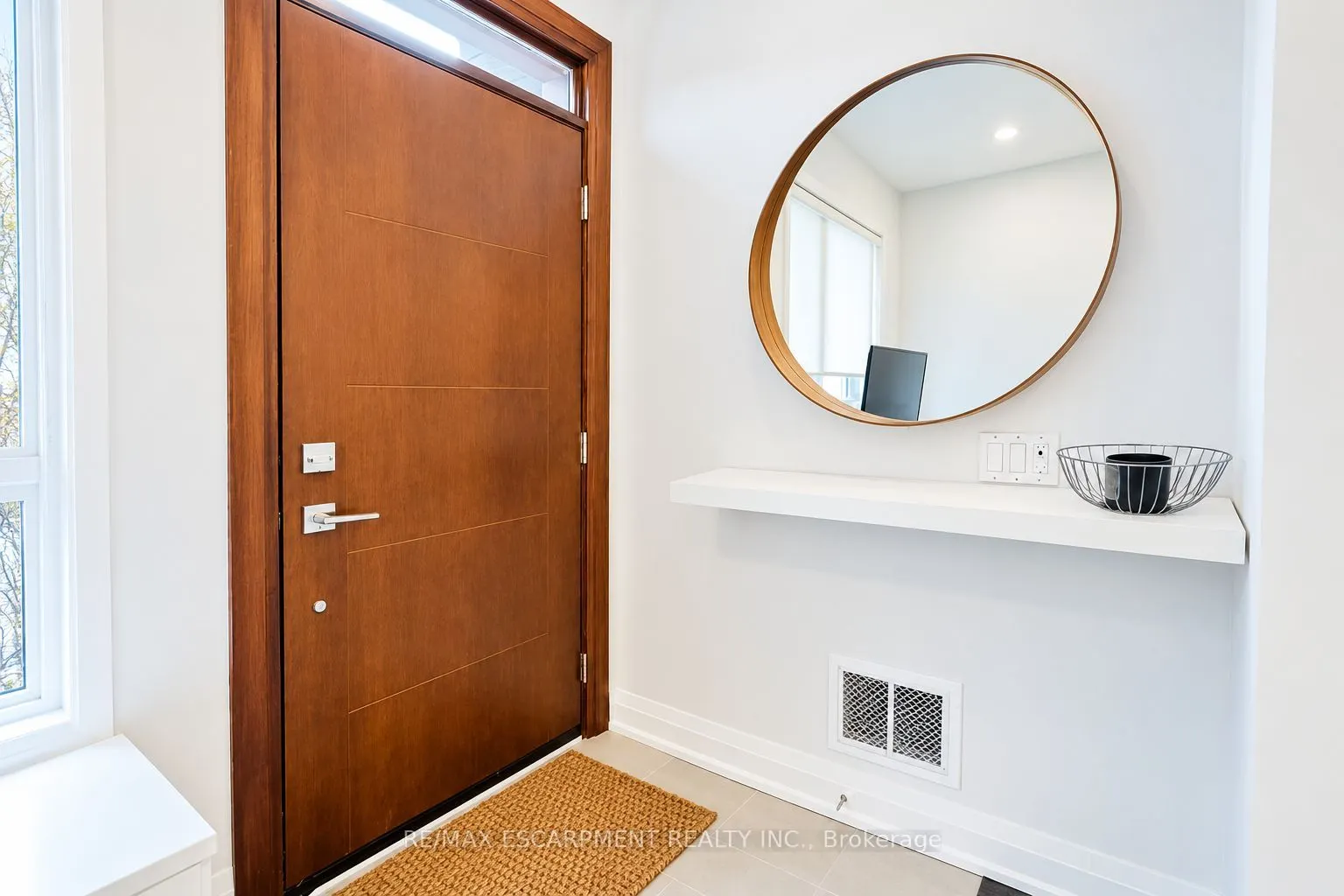39 Robinson Street N #10