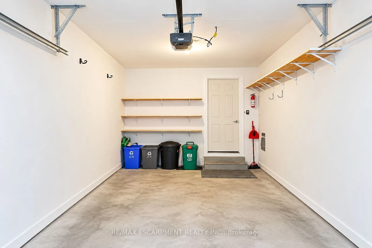39 Robinson Street N #10