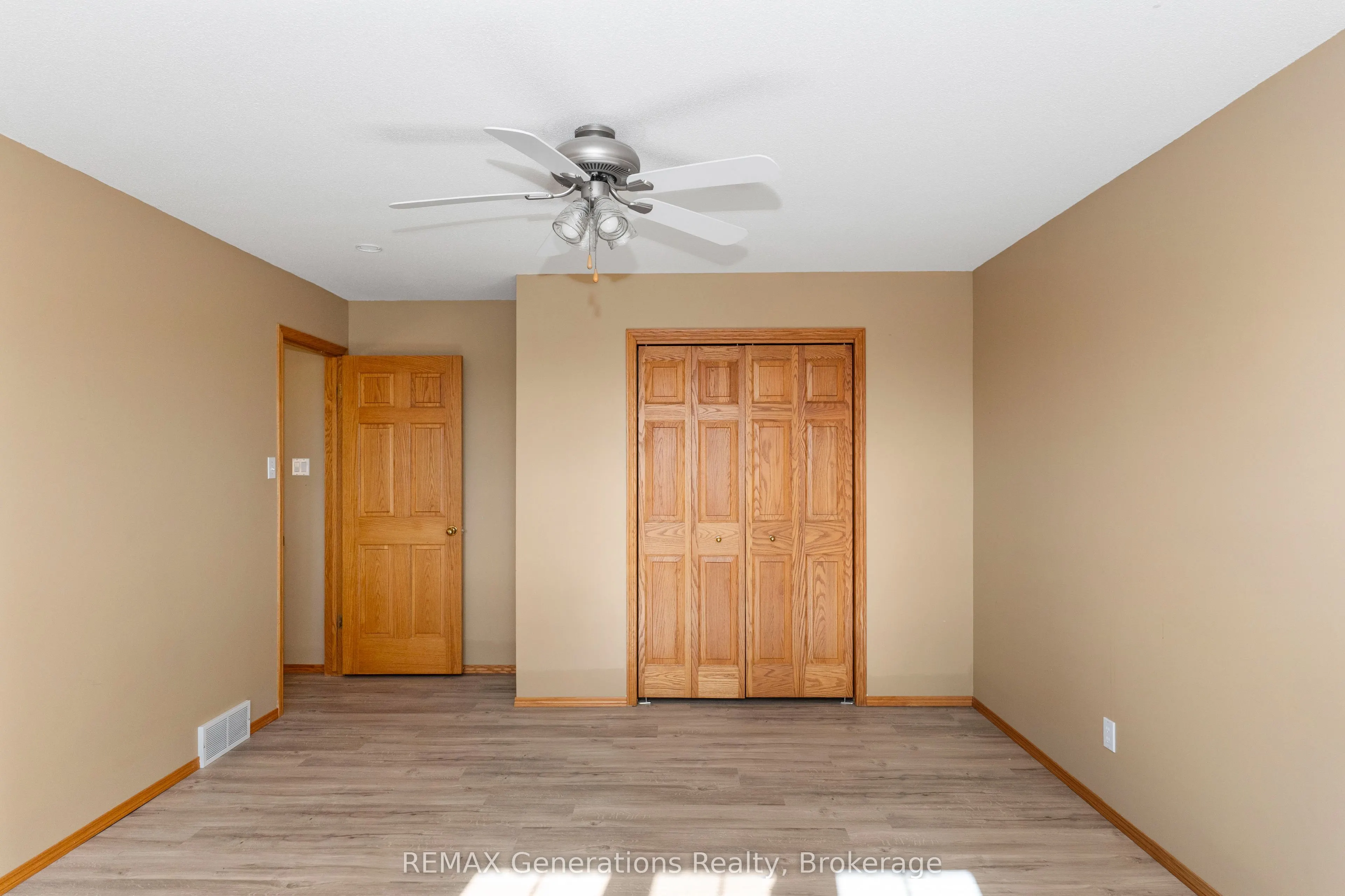 312 Wade Crescent