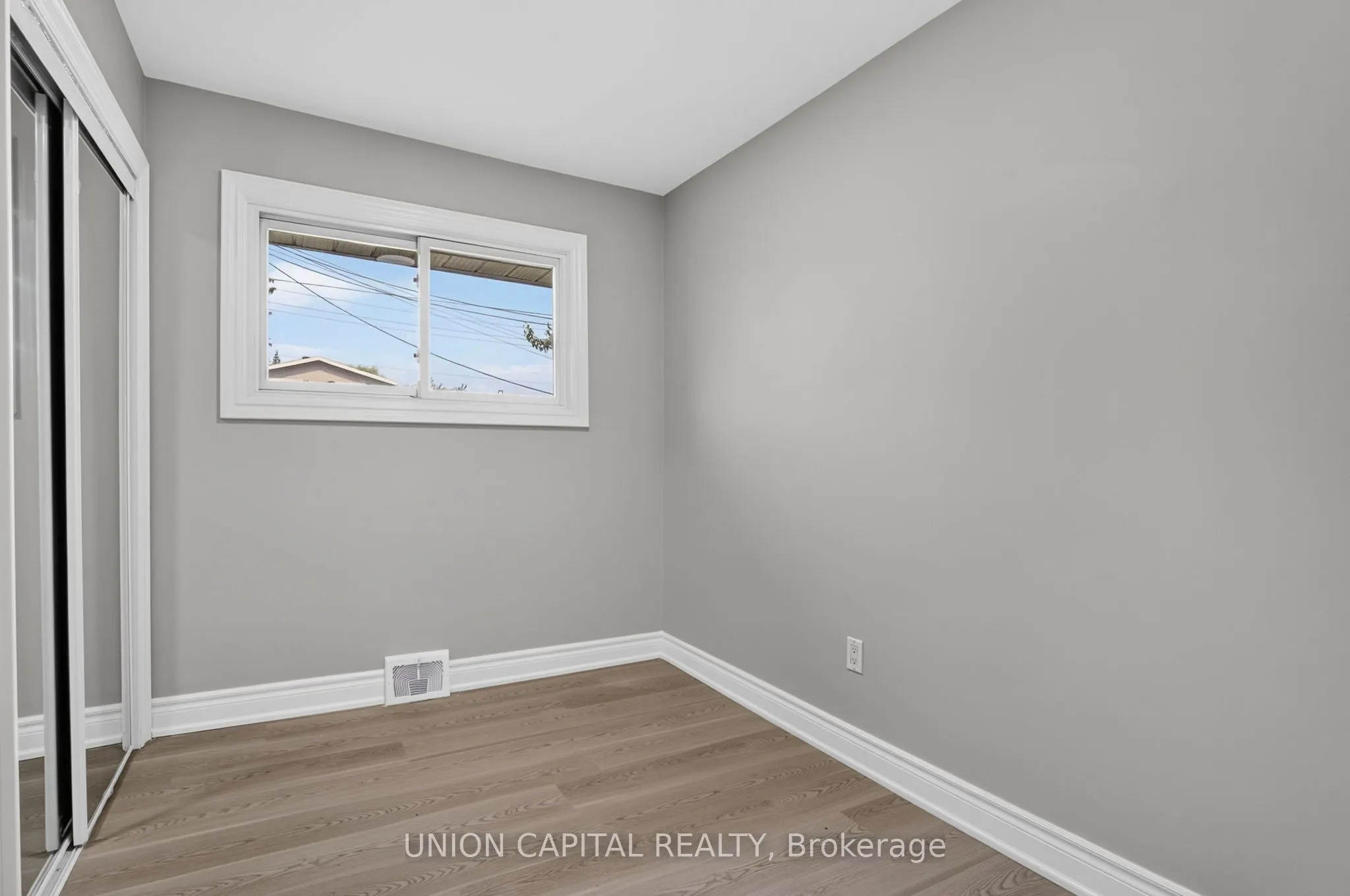 30 Collier Road N