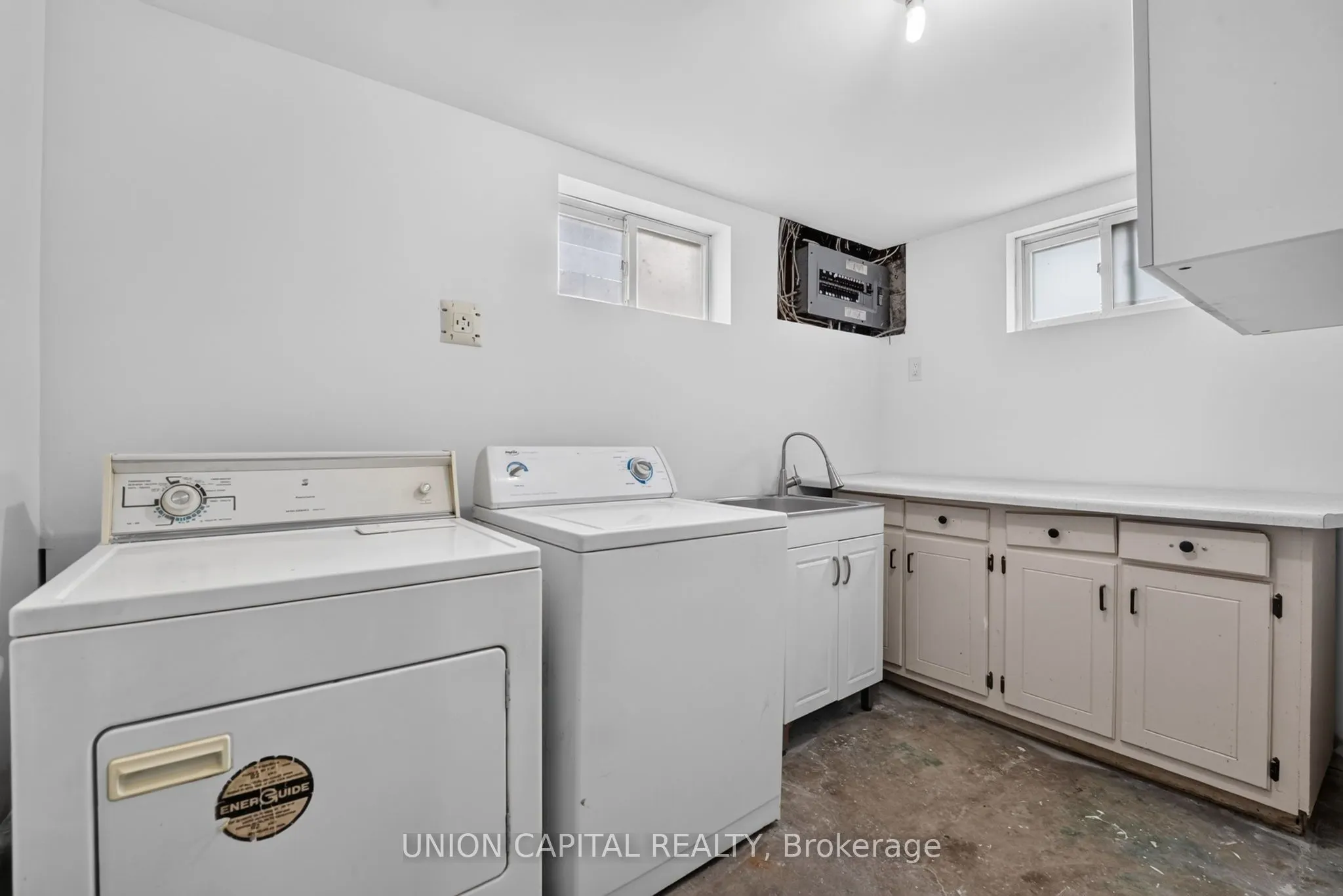 30 Collier Road N