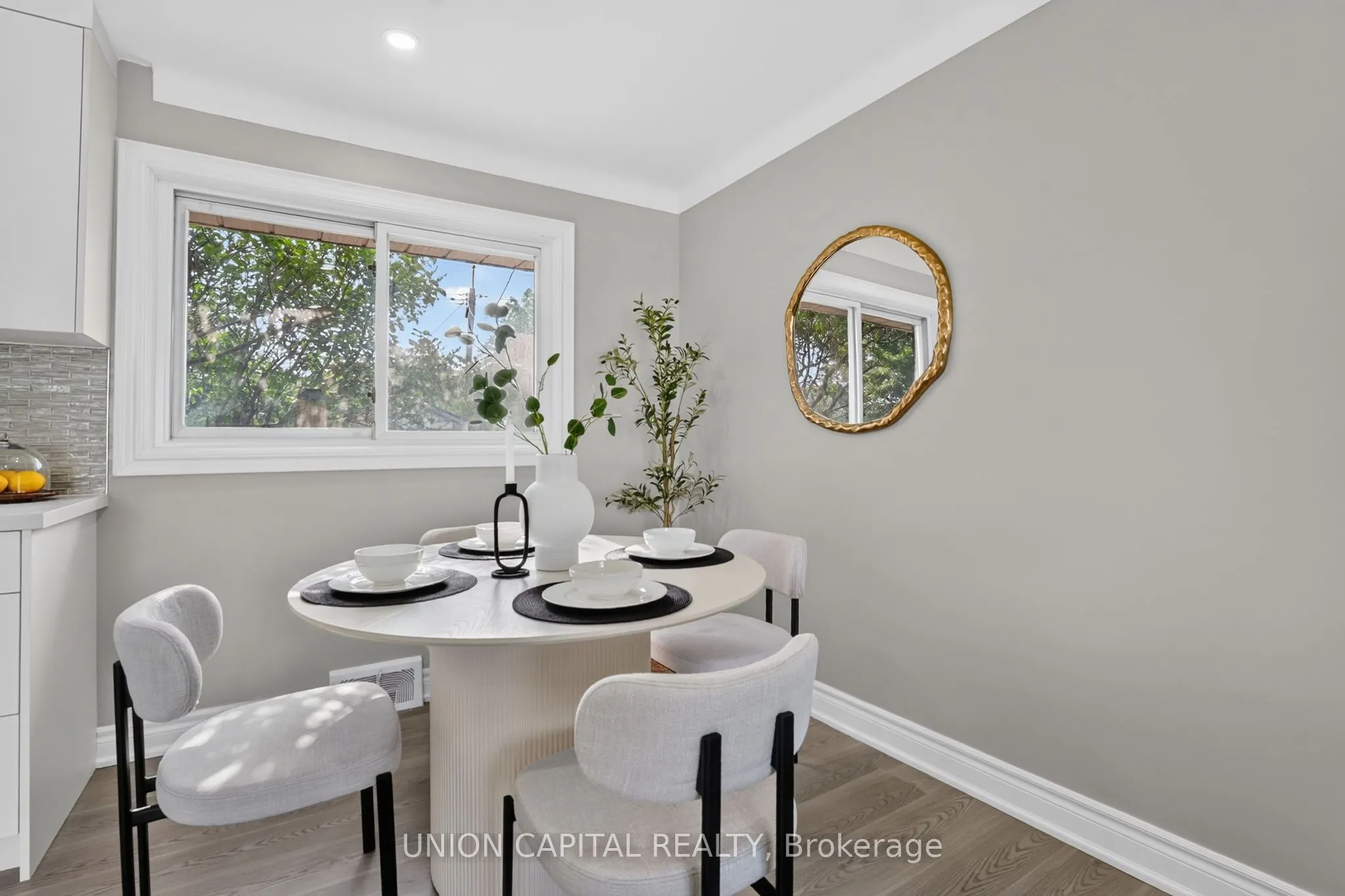 30 Collier Road N