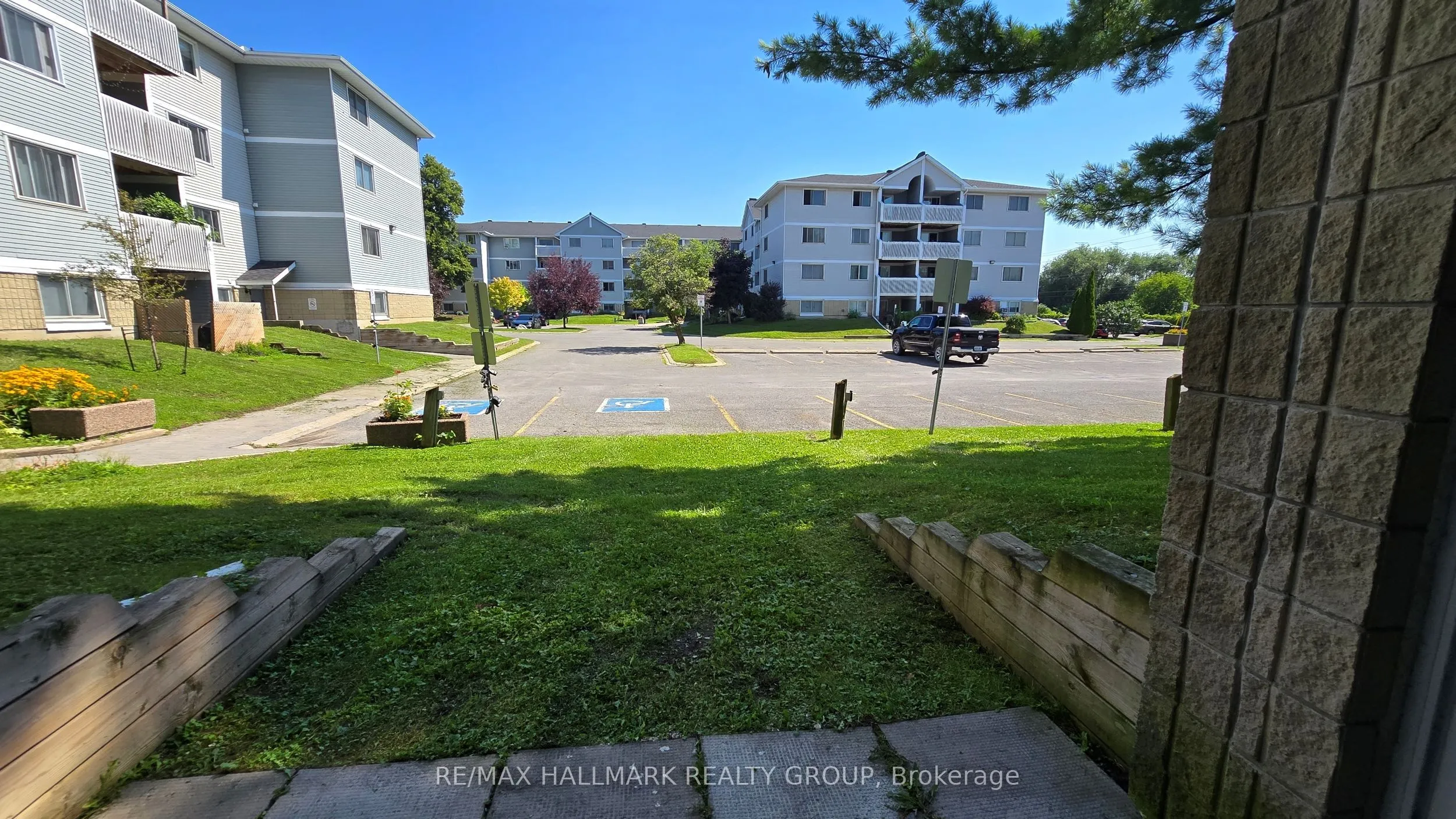 214 Viewmount Drive #101
