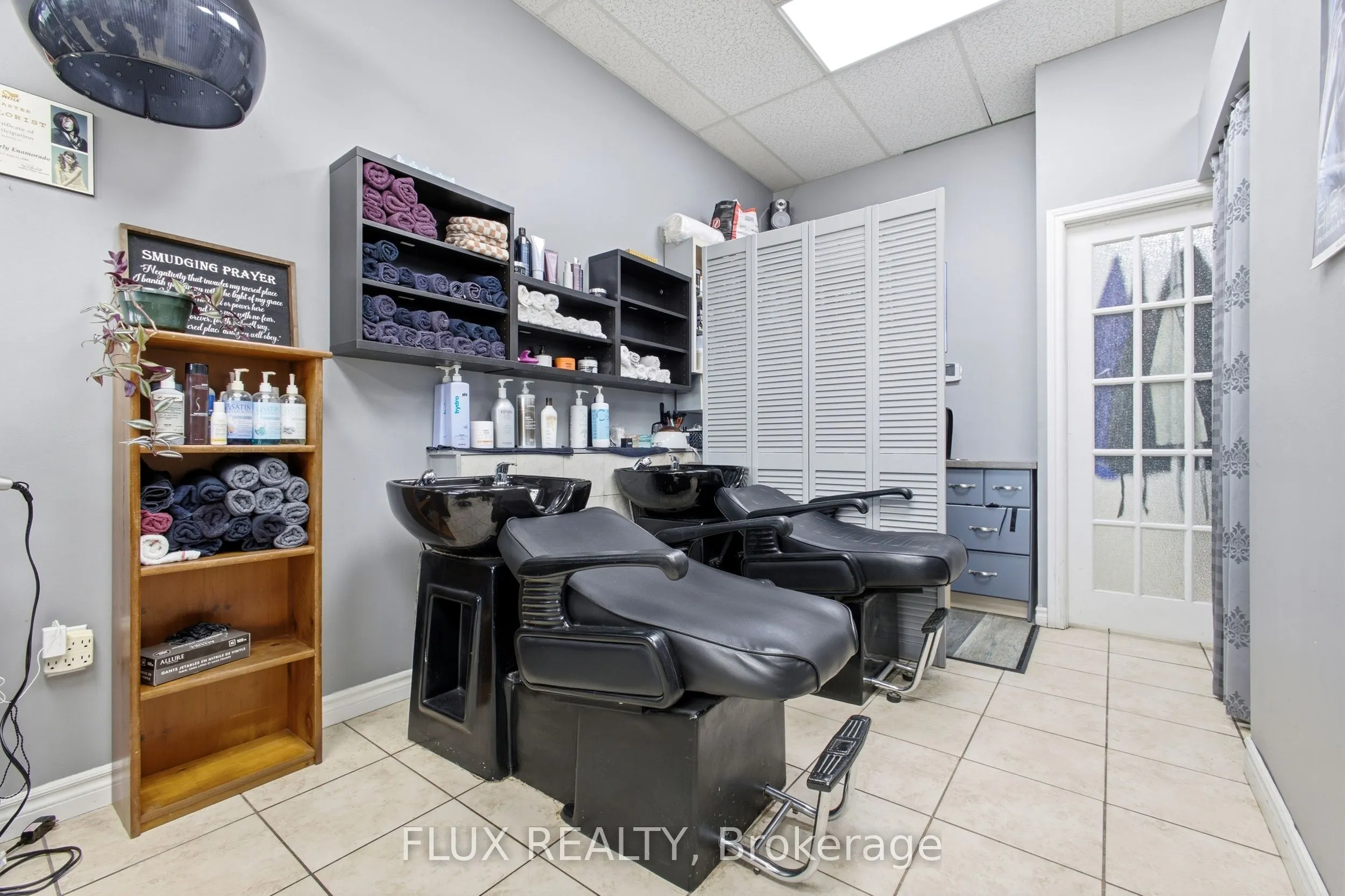 725 Ottawa Street S #106