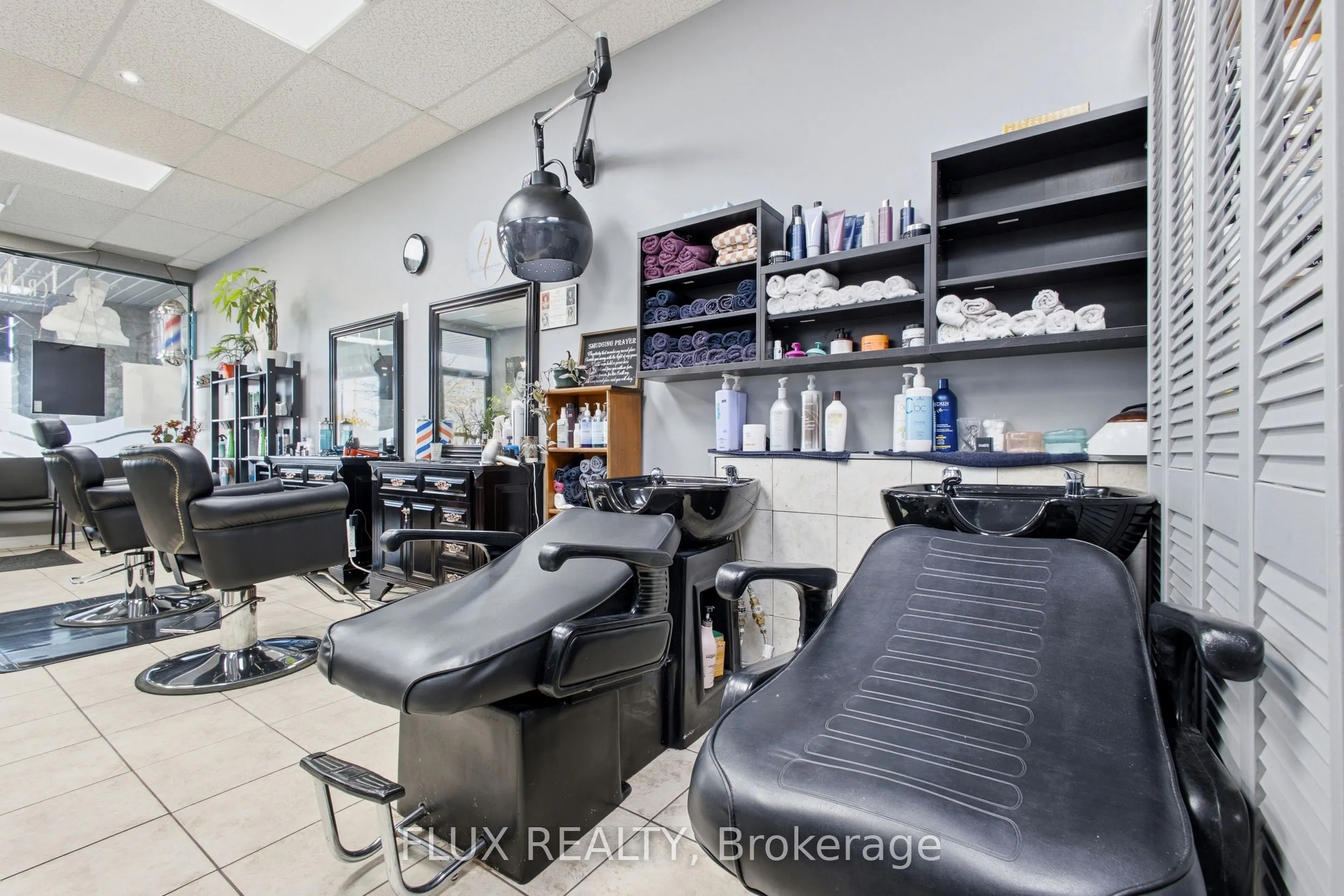 725 Ottawa Street S #106