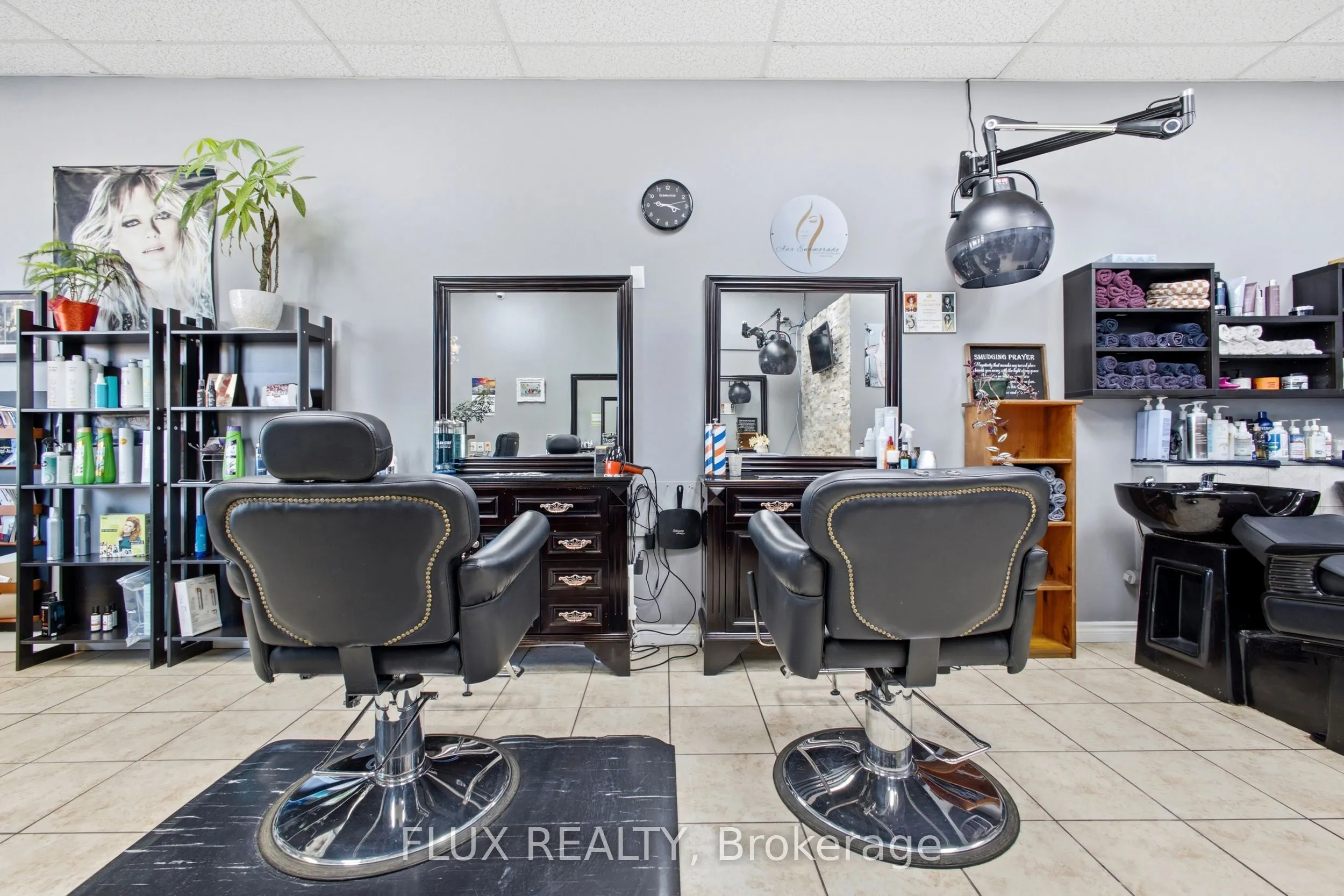725 Ottawa Street S #106