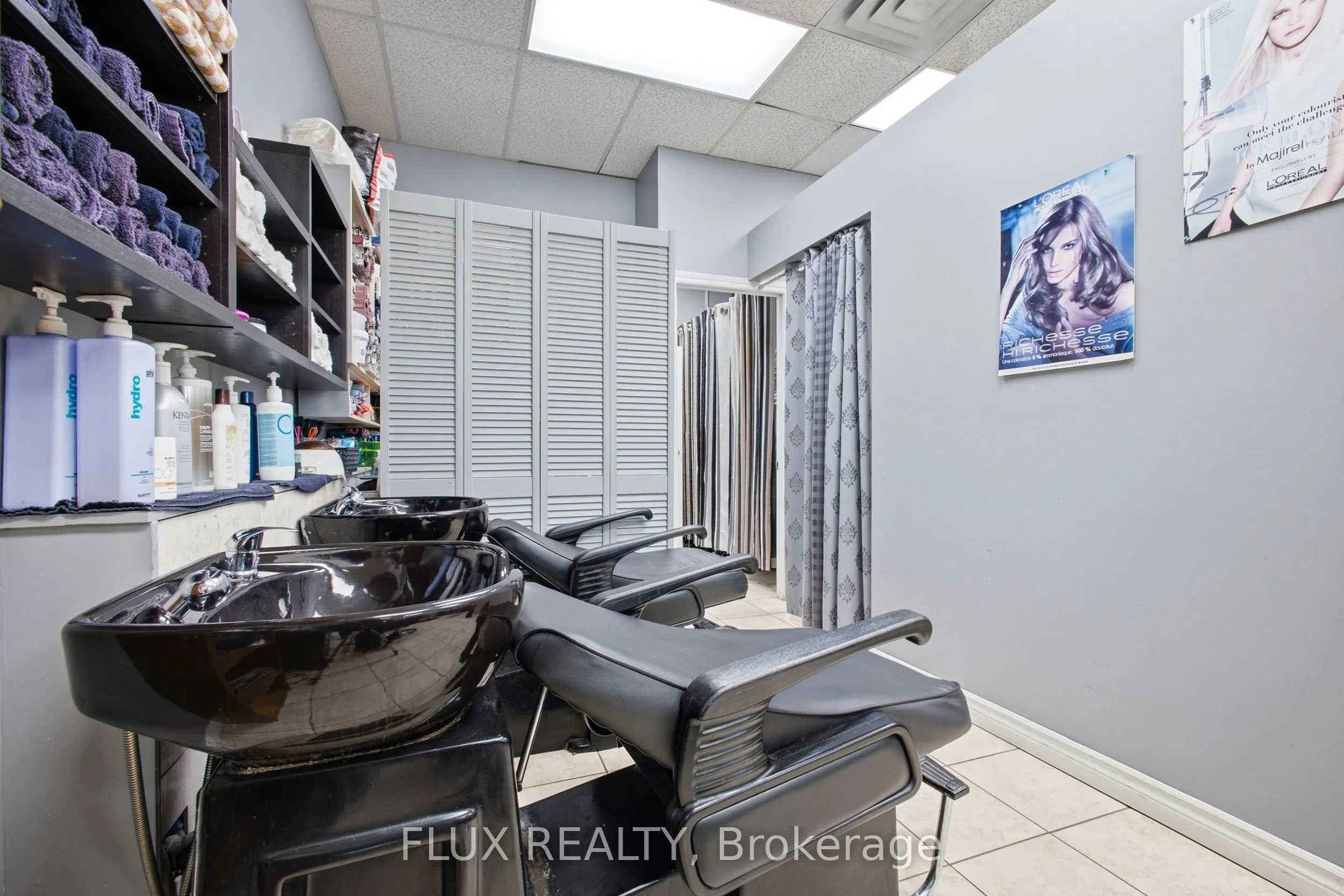 725 Ottawa Street S #106