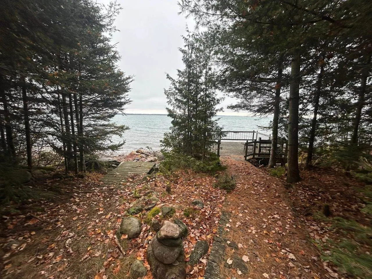 2648 & 2652 Canoe Point Road