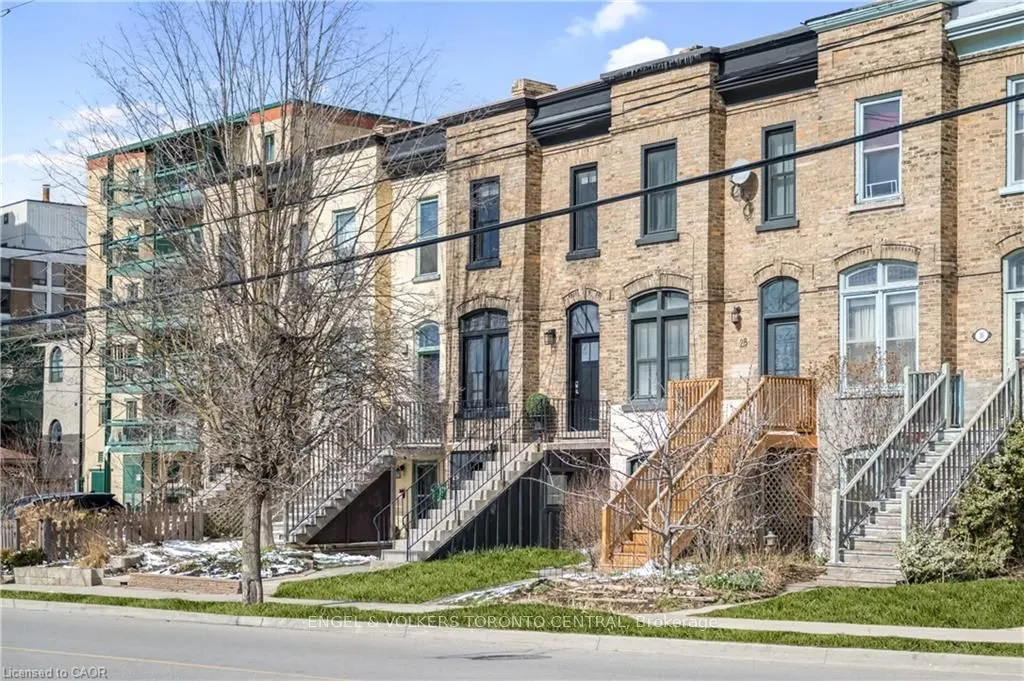 26 Courtland Avenue E #upper