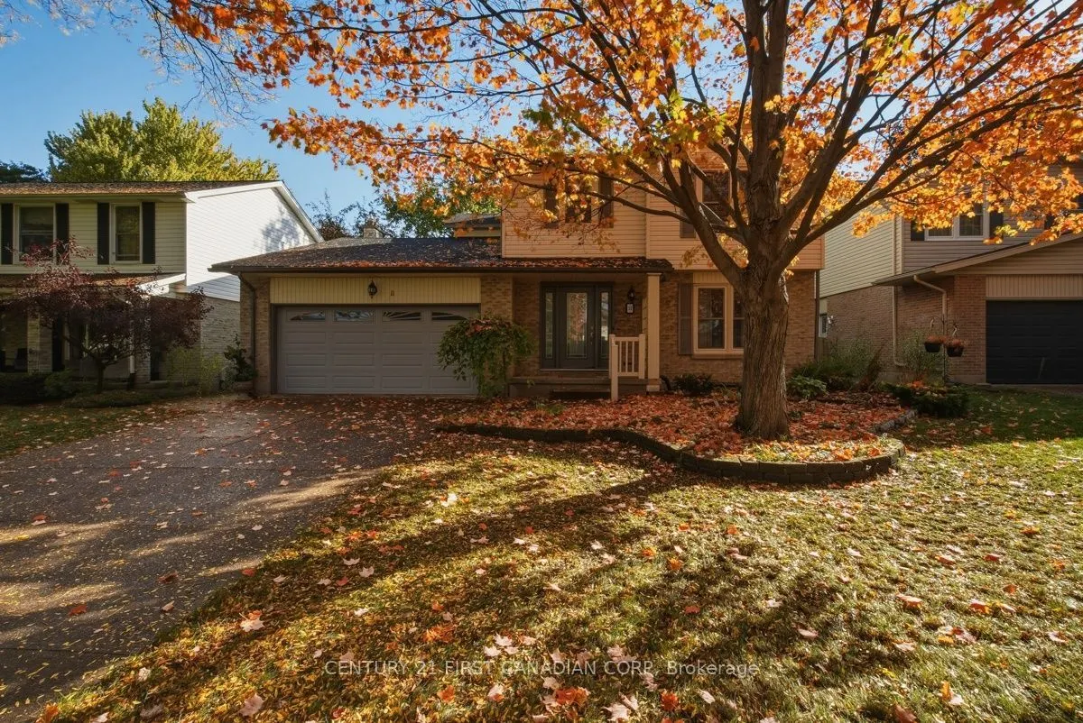 11 Four Oaks Crescent