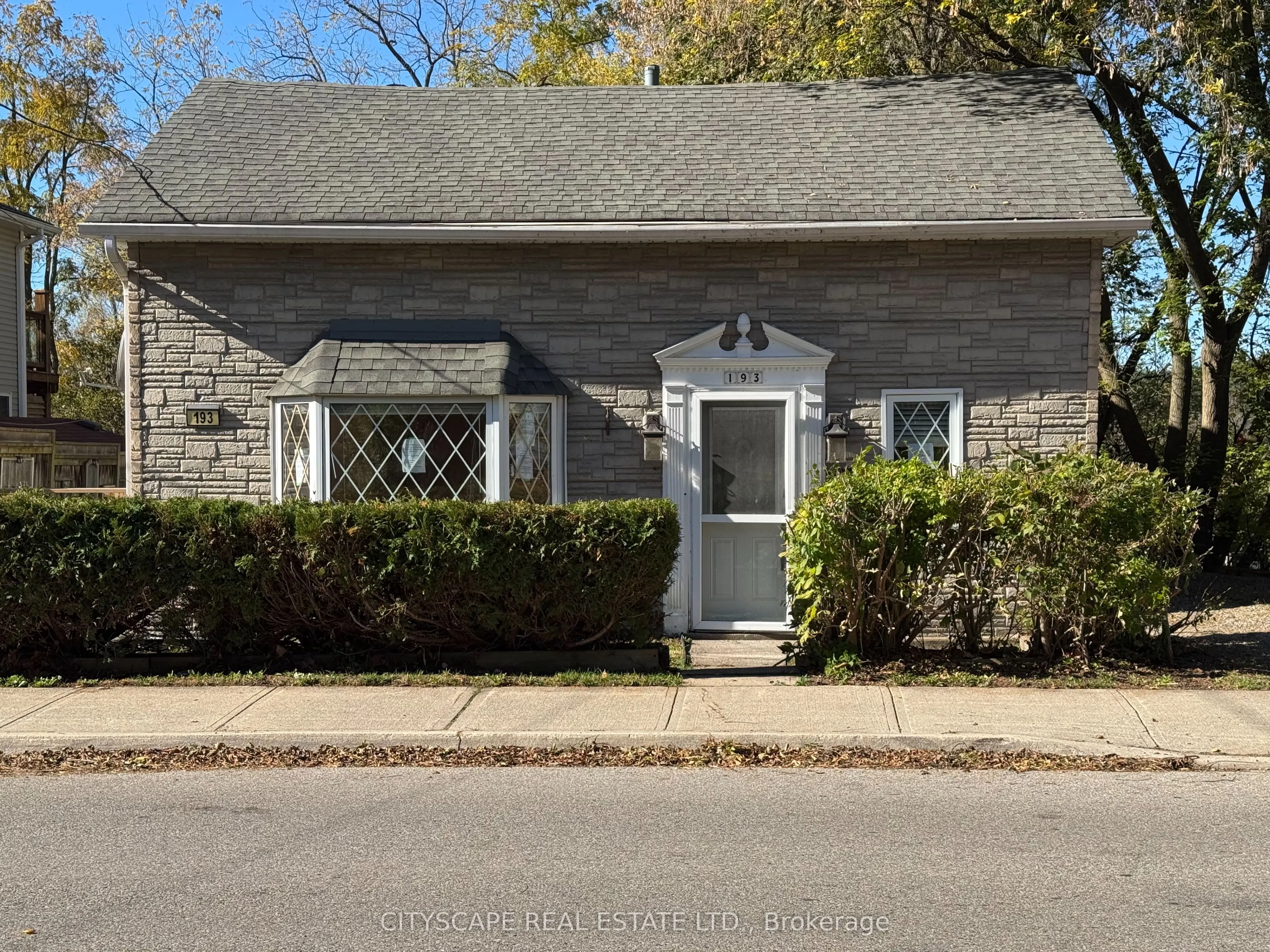 193 Queen Street E