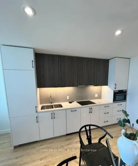 741 King Street W #706
