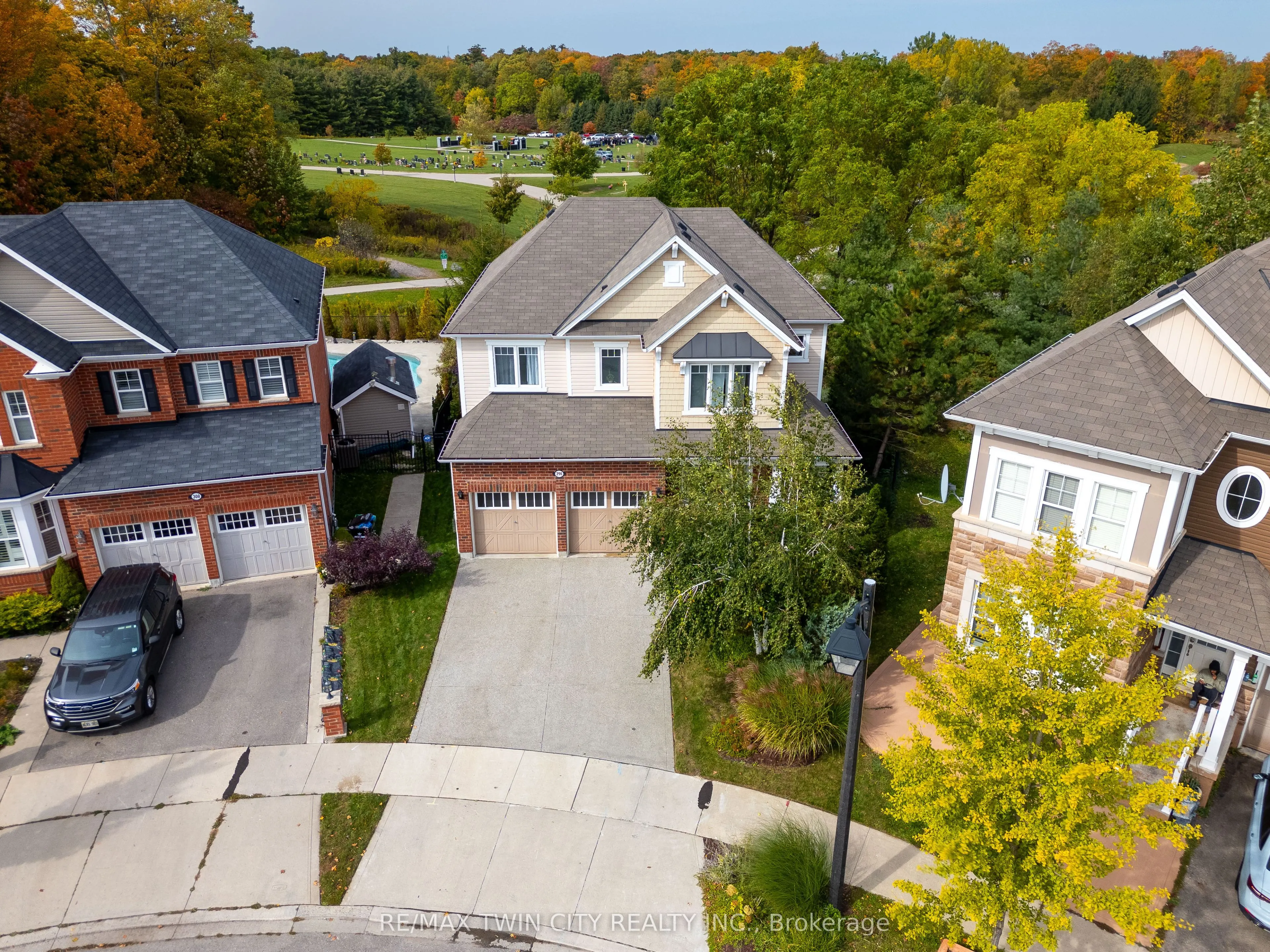 296 Falling Green Crescent