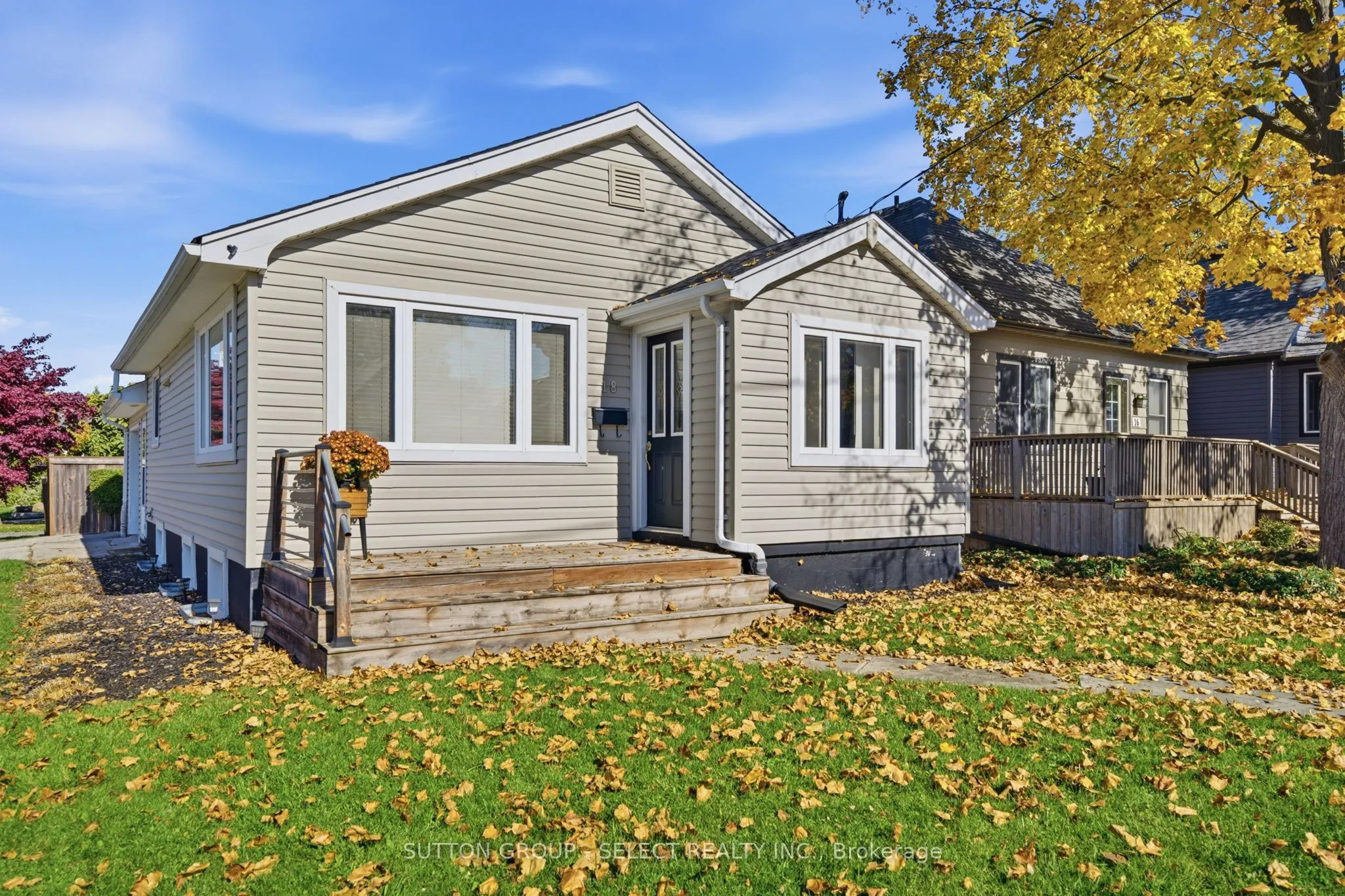 18 Briscoe Street W