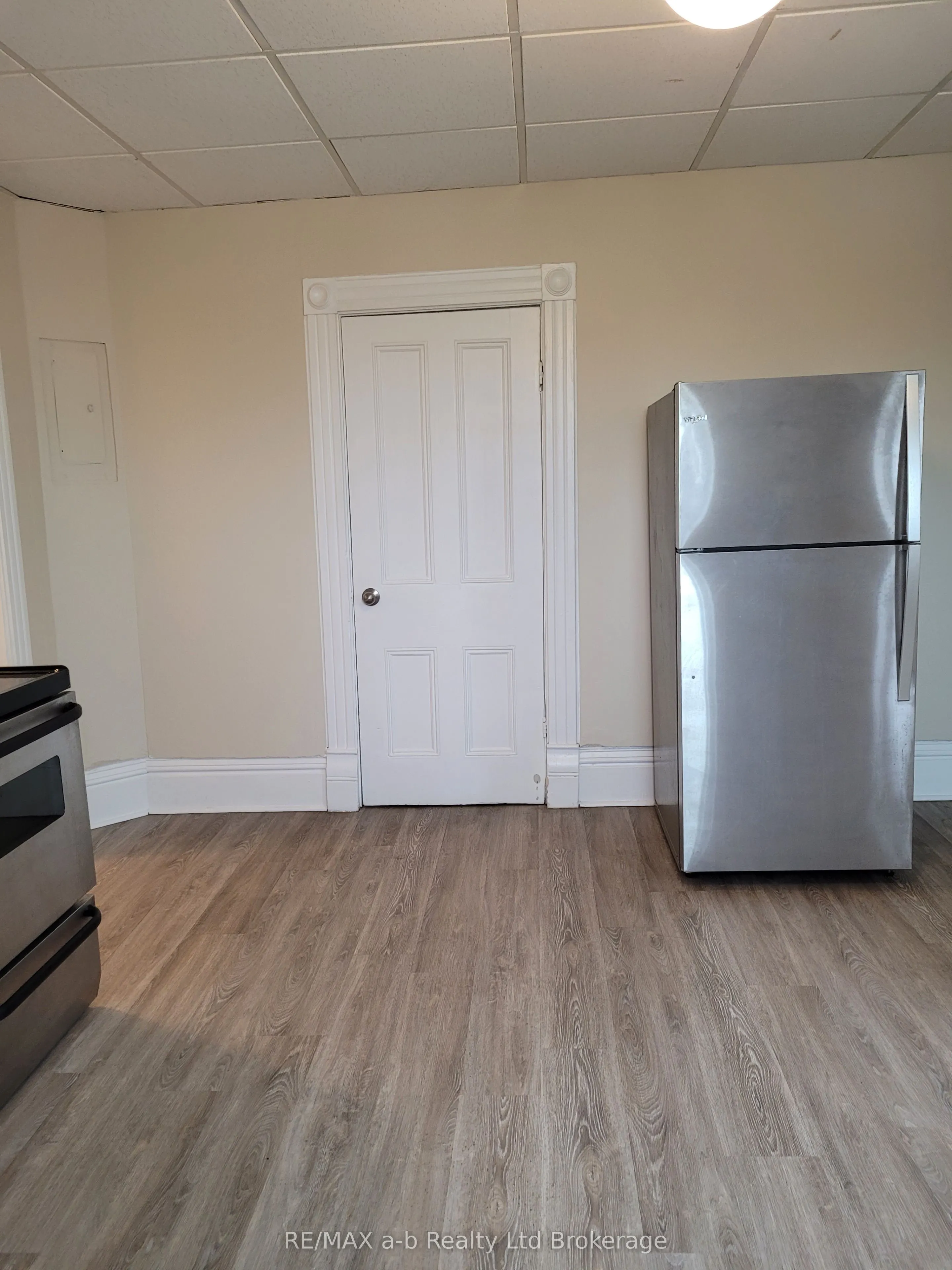 350 Dundas Street #4