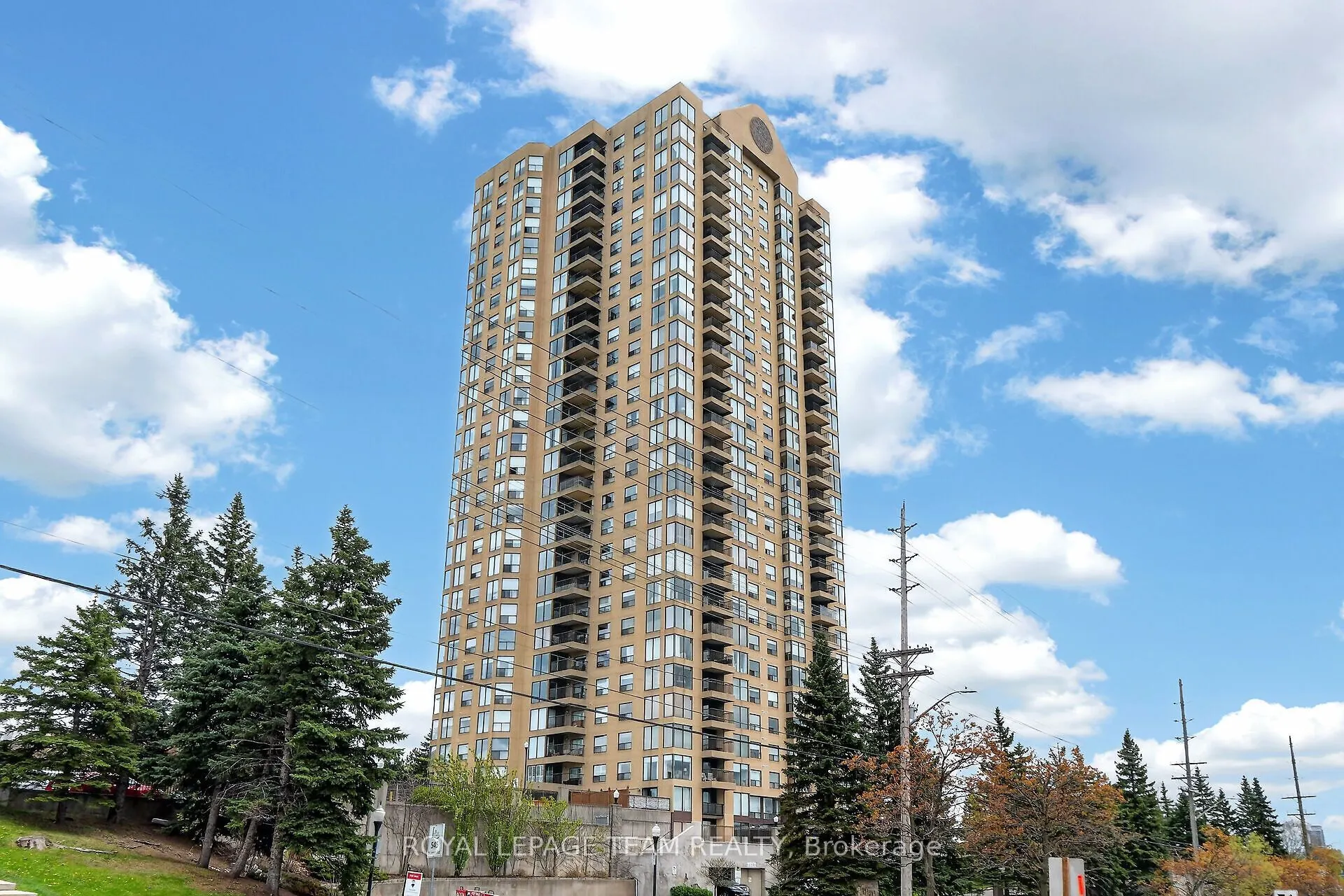 545 St Laurent Boulevard #104